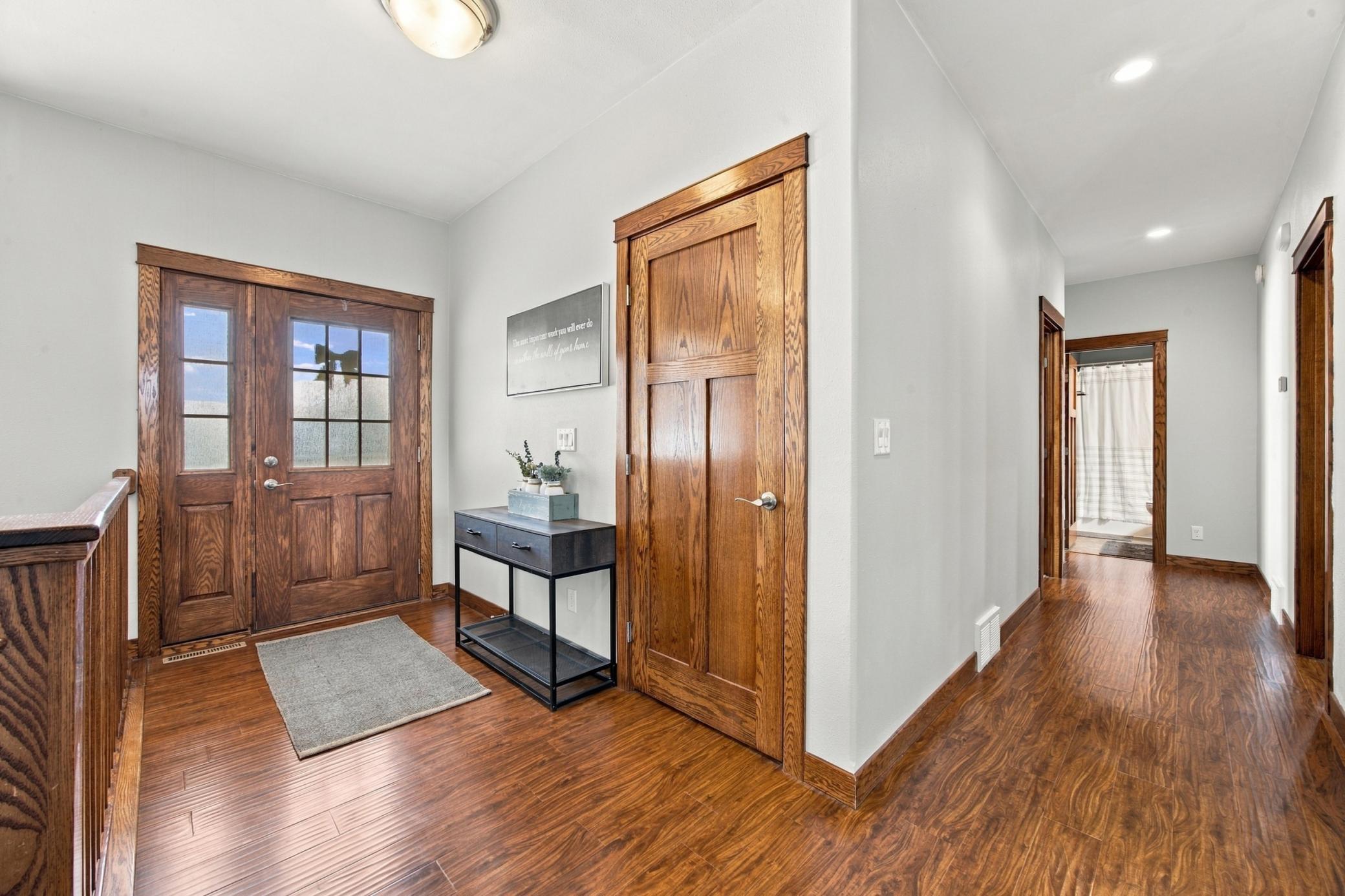 2012 single family home for sale at 1381 Morningside Drive in Casselton, ND — 5 bed, 4 bath (photo 4 of 56)