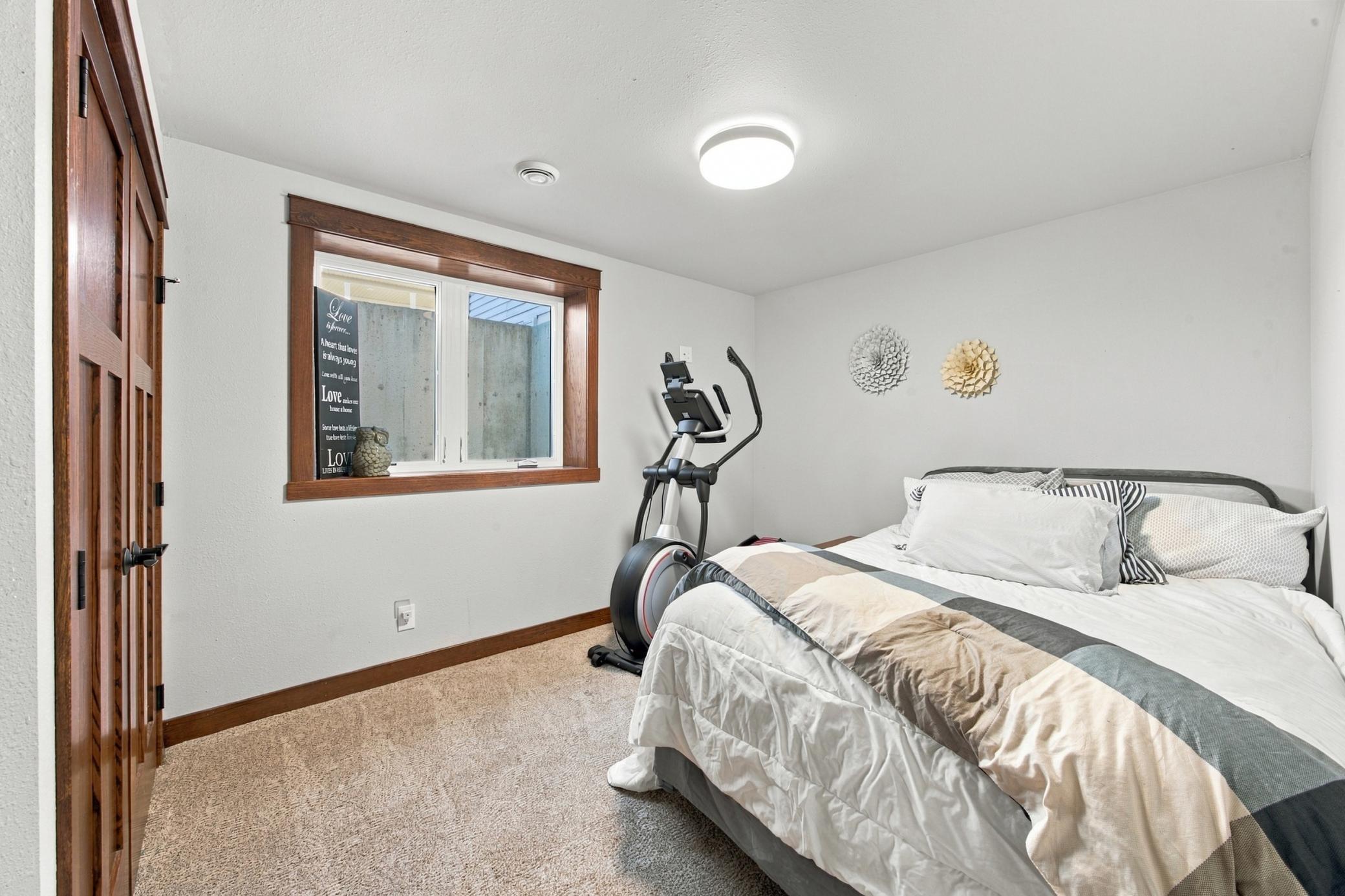 2012 single family home for sale at 1381 Morningside Drive in Casselton, ND — 5 bed, 4 bath (photo 32 of 56)