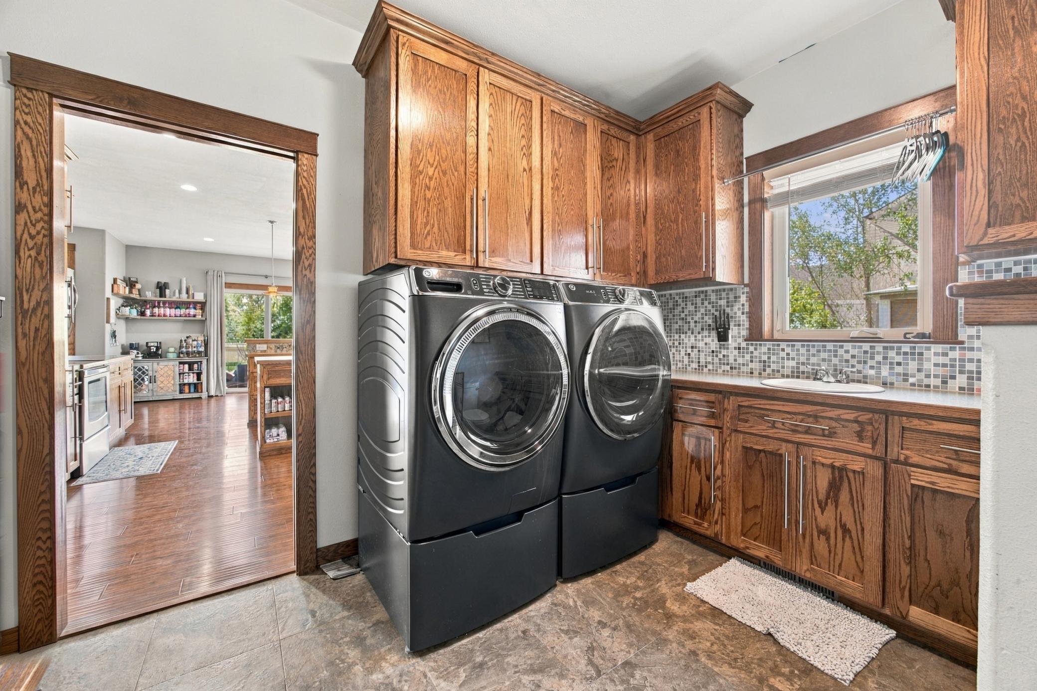 2012 single family home for sale at 1381 Morningside Drive in Casselton, ND — 5 bed, 4 bath (photo 37 of 56)