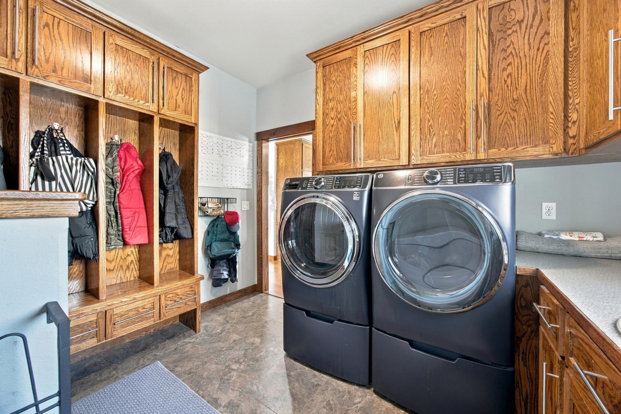 2012 single family home for sale at 1381 Morningside Drive in Casselton, ND — 5 bed, 4 bath (photo 38 of 56)