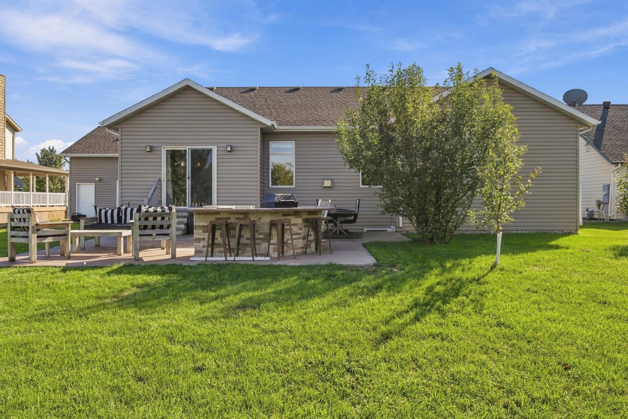 2012 single family home for sale at 1381 Morningside Drive in Casselton, ND — 5 bed, 4 bath (photo 40 of 56)