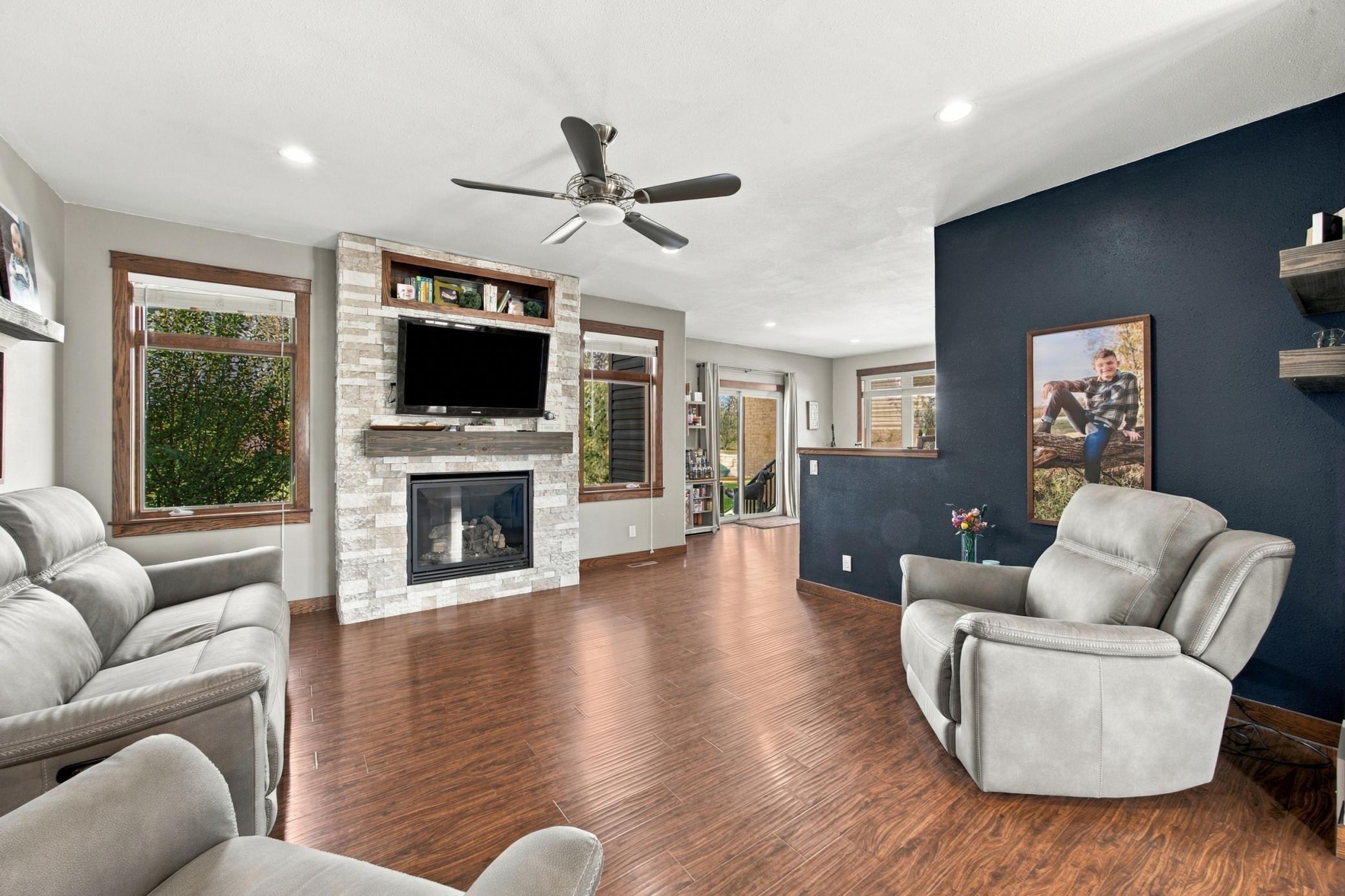 2012 single family home for sale at 1381 Morningside Drive in Casselton, ND — 5 bed, 4 bath (photo 5 of 56)