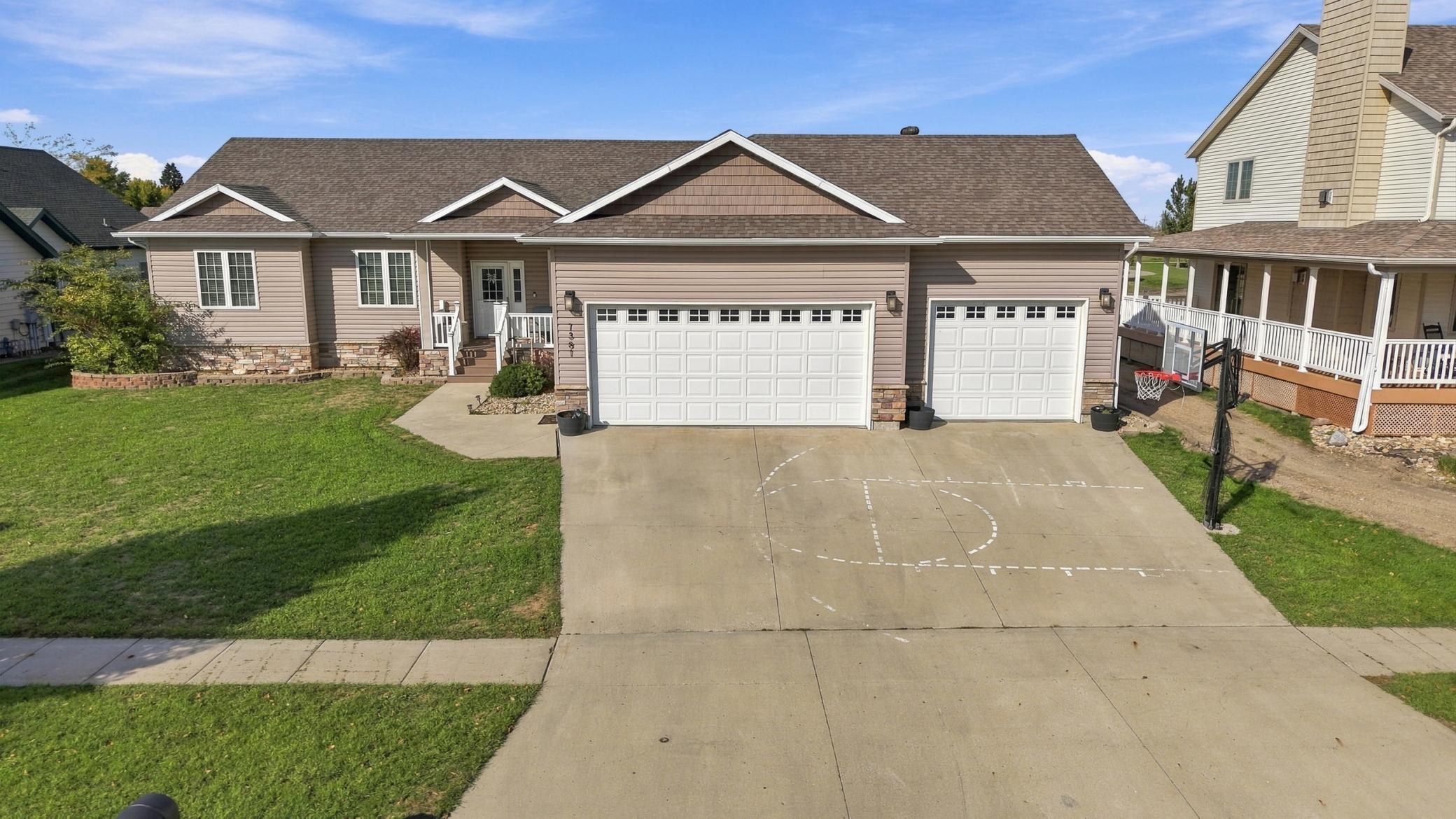 2012 single family home for sale at 1381 Morningside Drive in Casselton, ND — 5 bed, 4 bath (photo 44 of 56)