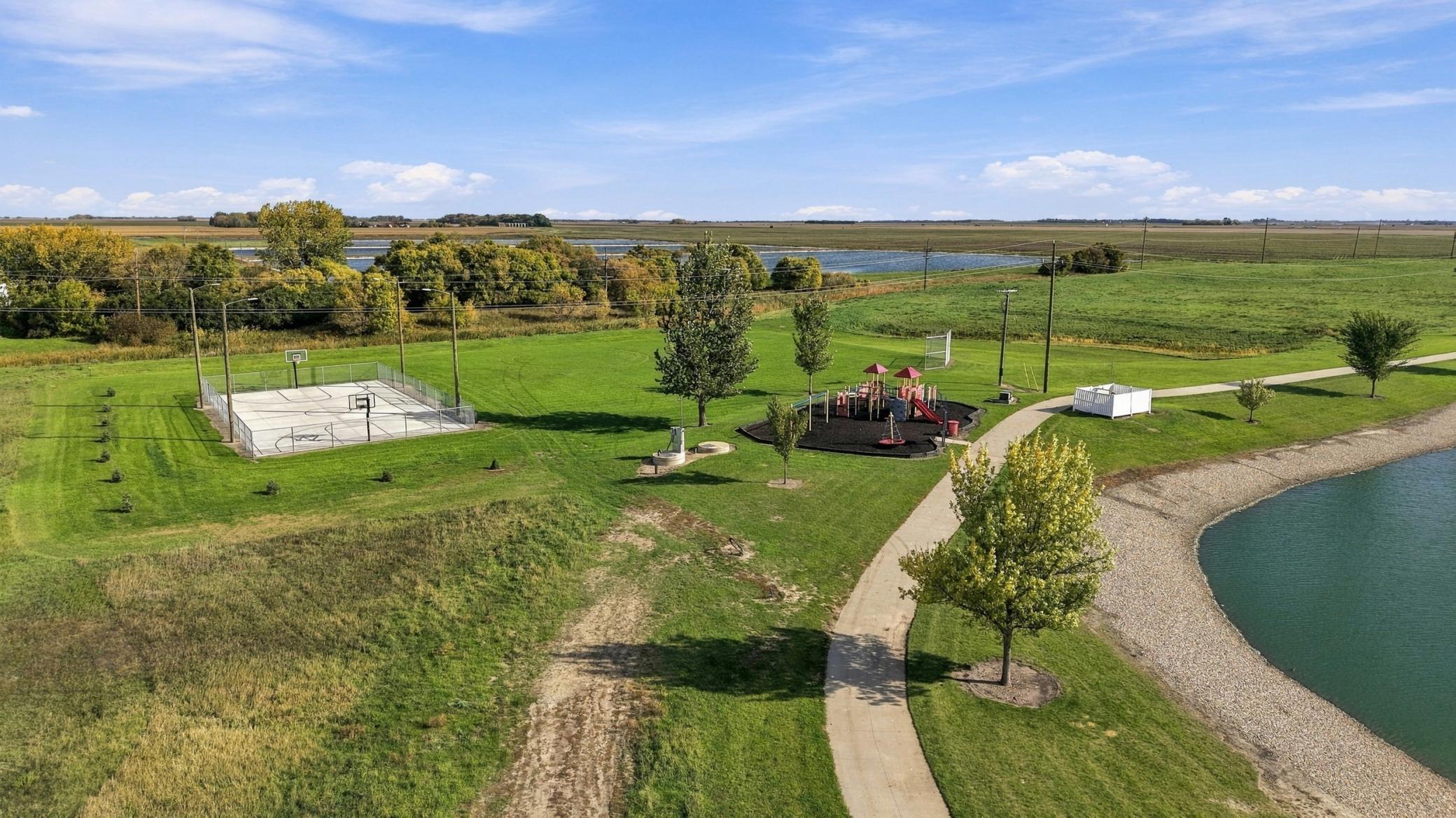 2012 single family home for sale at 1381 Morningside Drive in Casselton, ND — 5 bed, 4 bath (photo 50 of 56)