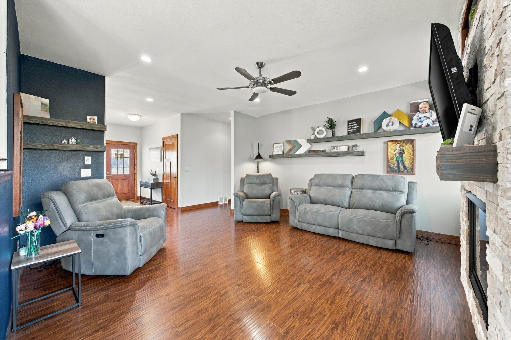 2012 single family home for sale at 1381 Morningside Drive in Casselton, ND — 5 bed, 4 bath (photo 7 of 56)