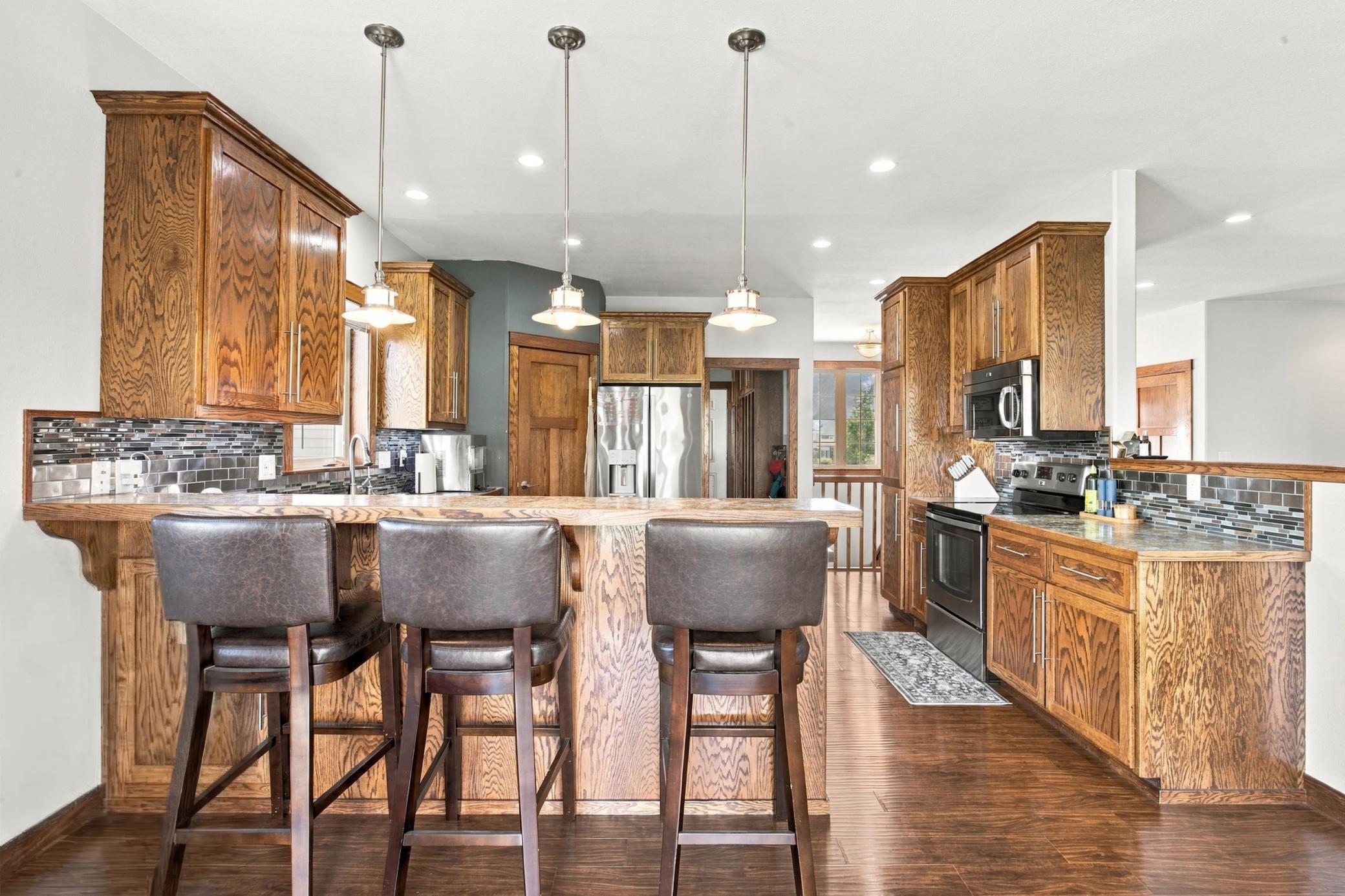 2012 single family home for sale at 1381 Morningside Drive in Casselton, ND — 5 bed, 4 bath (photo 8 of 56)