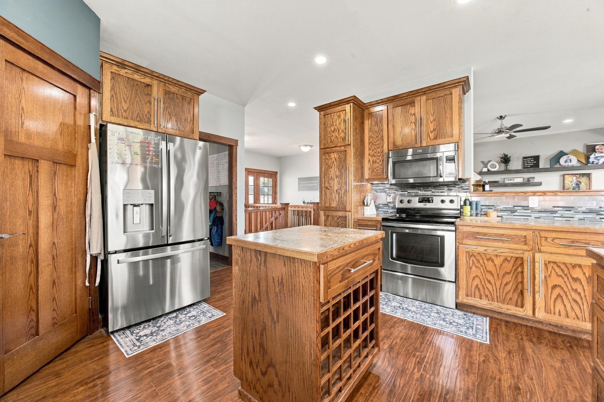 2012 single family home for sale at 1381 Morningside Drive in Casselton, ND — 5 bed, 4 bath (photo 9 of 56)