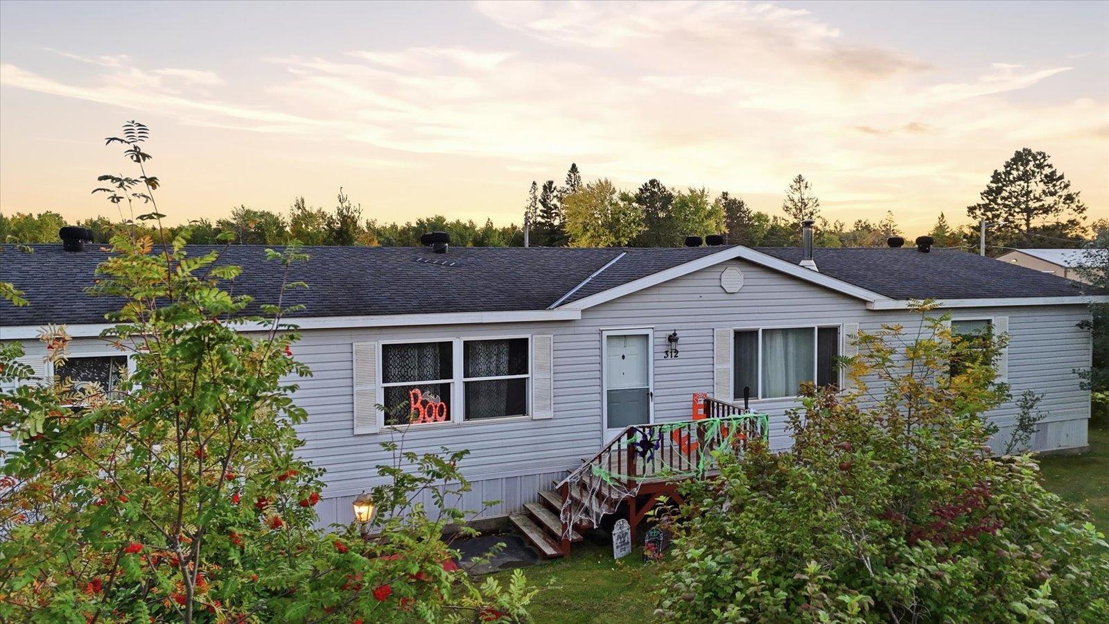 1998 single family home for sale at 312 Lawson Avenue in Bovey, MN — 3 bed, 2 bath (photo 4 of 61)