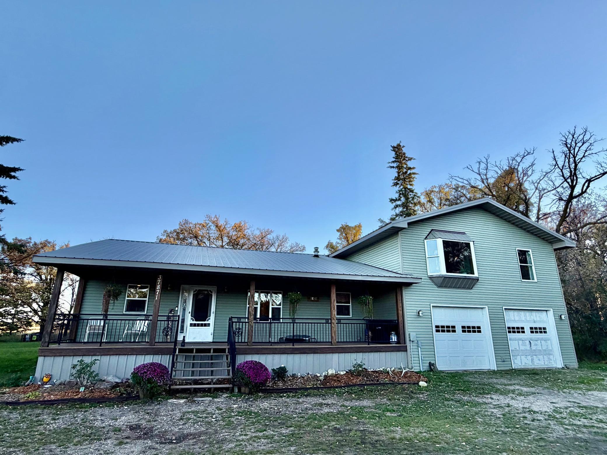 1950 single family home for sale at 37871 US Highway 59 Highway NW in Newfolden, MN — 4 bed, 2 bath (photo 2 of 23)