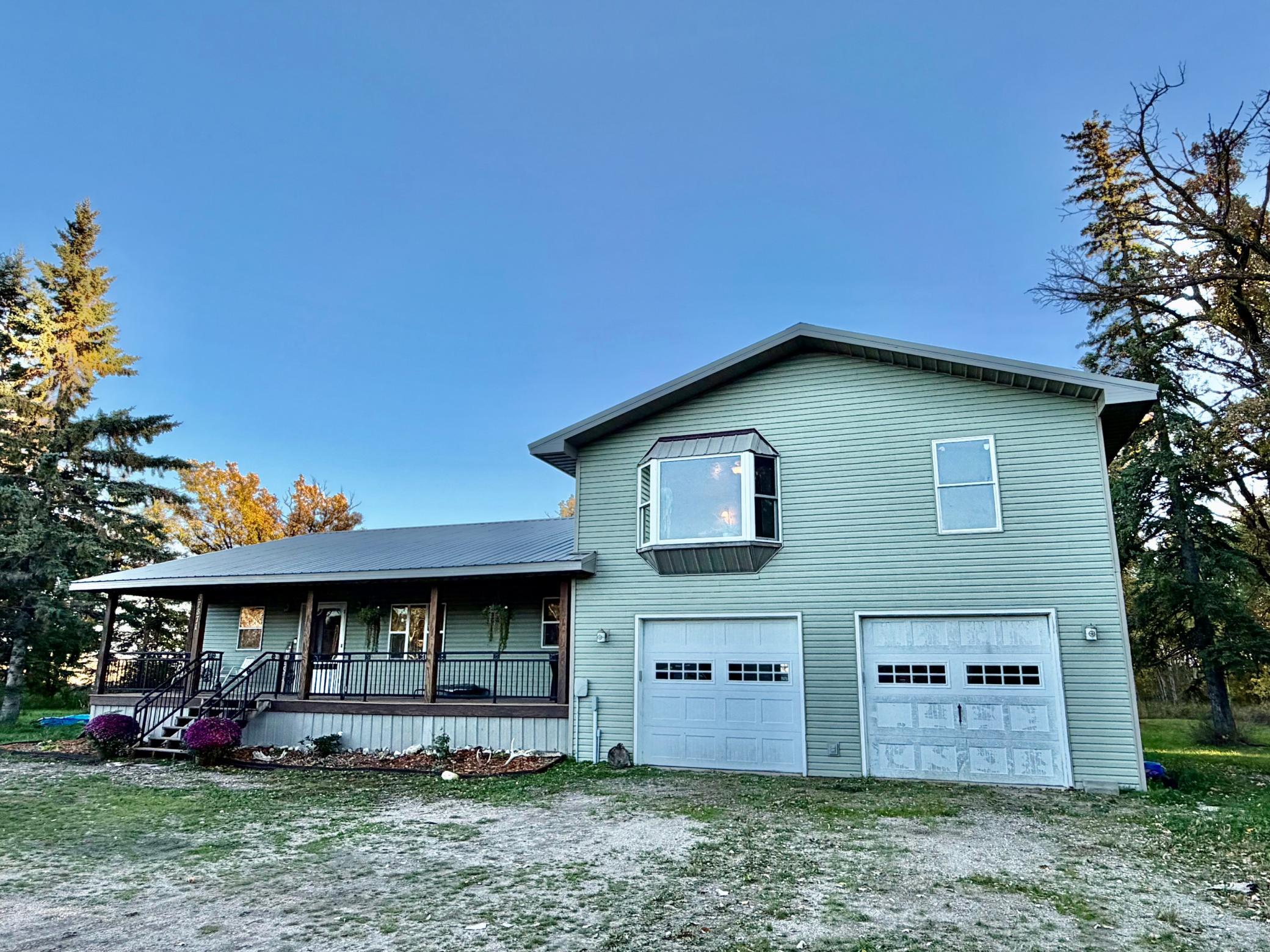 1950 single family home for sale at 37871 US Highway 59 Highway NW in Newfolden, MN — 4 bed, 2 bath (photo 3 of 23)