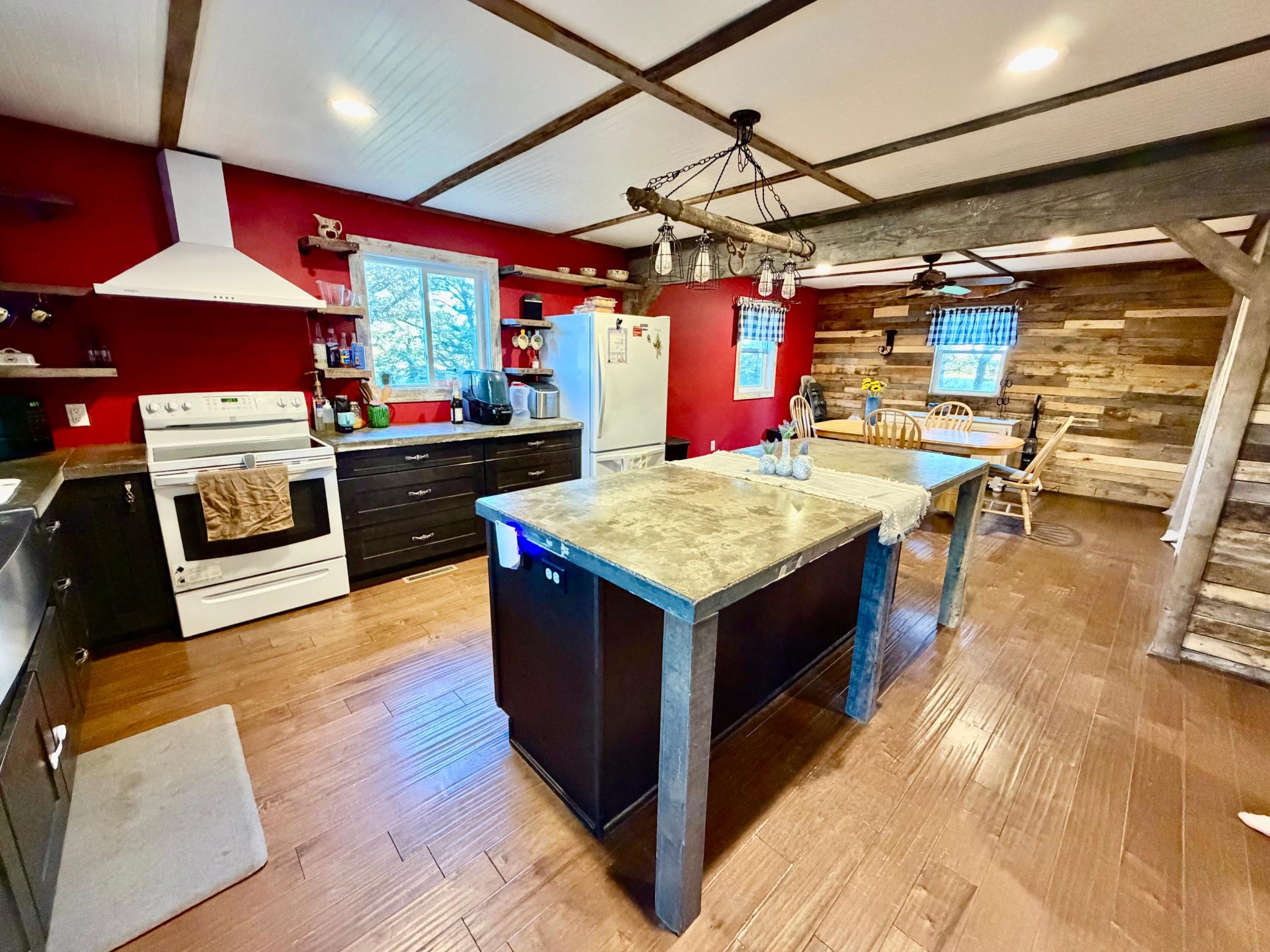 1950 single family home for sale at 37871 US Highway 59 Highway NW in Newfolden, MN — 4 bed, 2 bath (photo 4 of 23)
