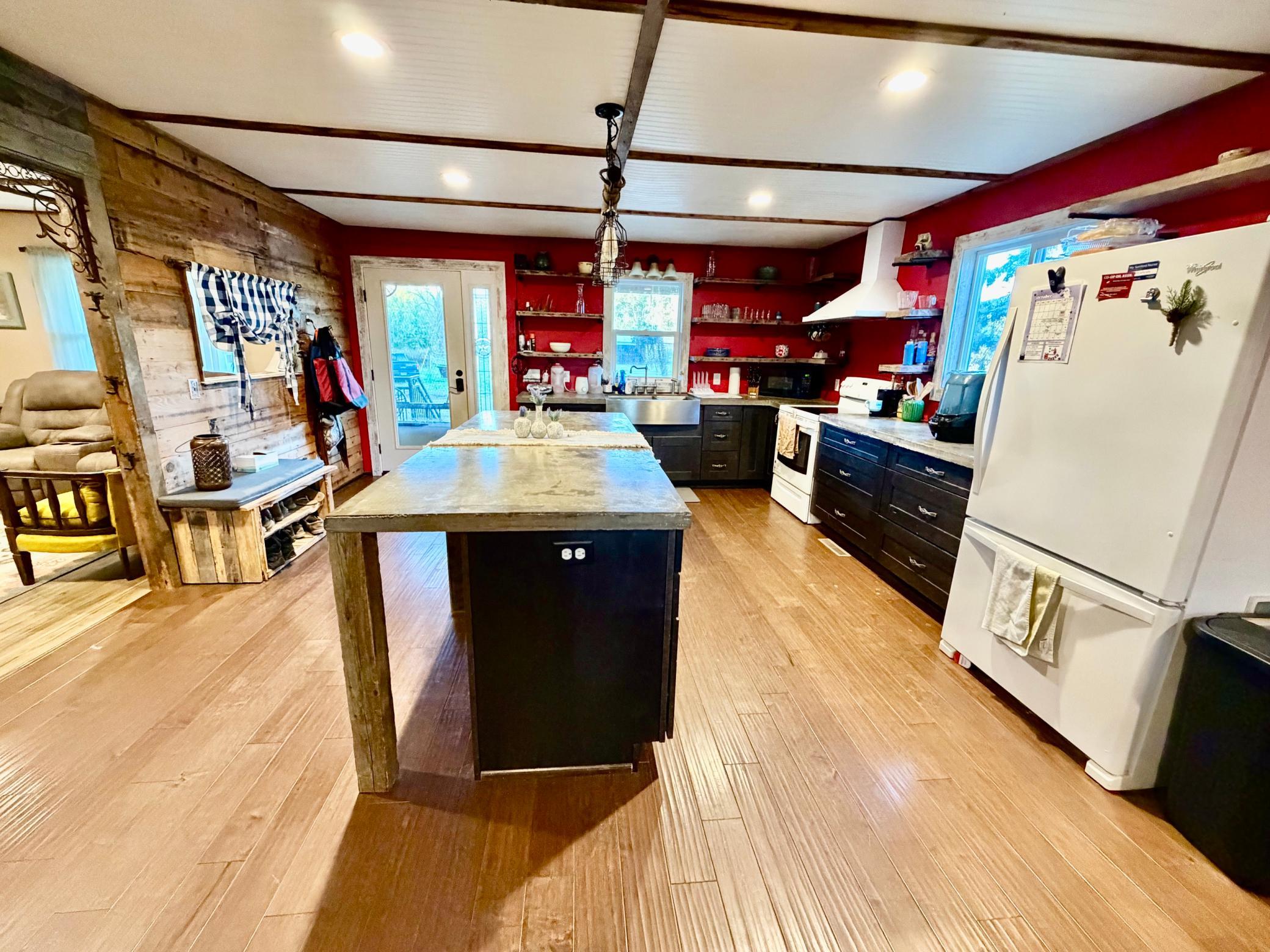 1950 single family home for sale at 37871 US Highway 59 Highway NW in Newfolden, MN — 4 bed, 2 bath (photo 7 of 23)