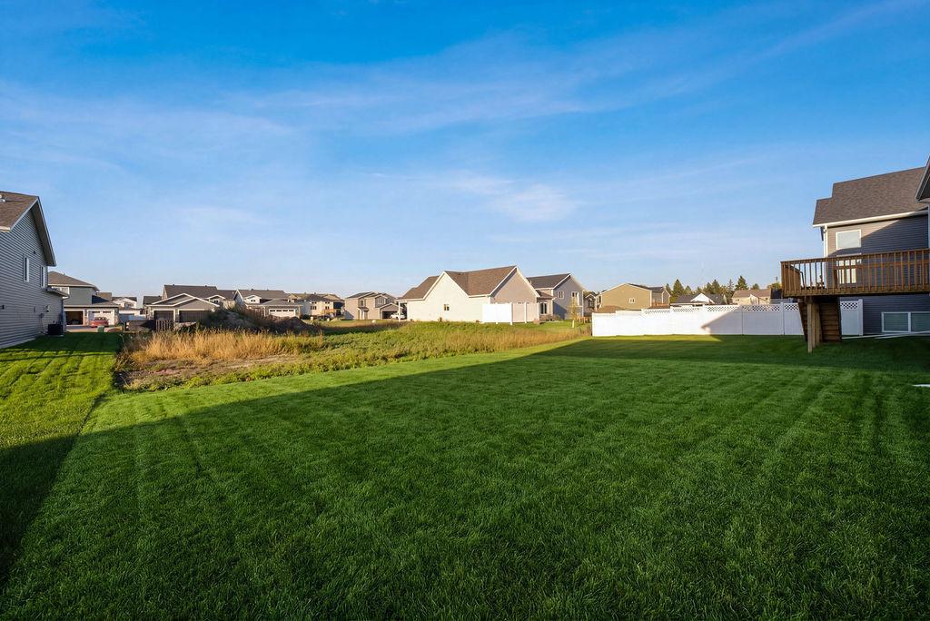 2025 single family home for sale at 2516 38th Avenue S in Moorhead, MN — 3 bed, 2 bath (photo 2 of 33)
