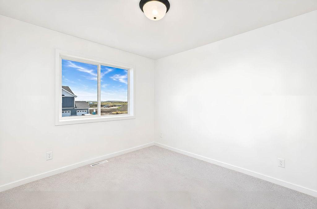 2025 single family home for sale at 2516 38th Avenue S in Moorhead, MN — 3 bed, 2 bath (photo 14 of 33)