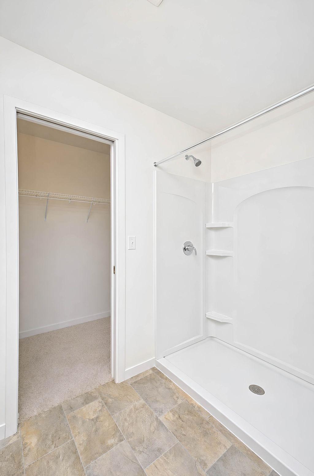 2025 single family home for sale at 2516 38th Avenue S in Moorhead, MN — 3 bed, 2 bath (photo 21 of 33)