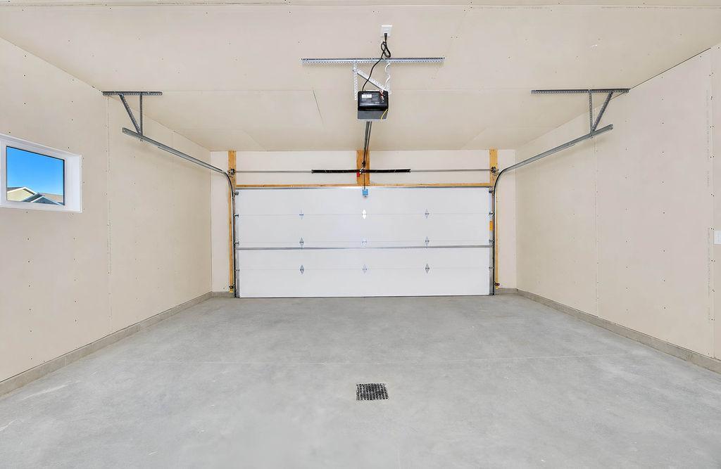 2025 single family home for sale at 2516 38th Avenue S in Moorhead, MN — 3 bed, 2 bath (photo 22 of 33)