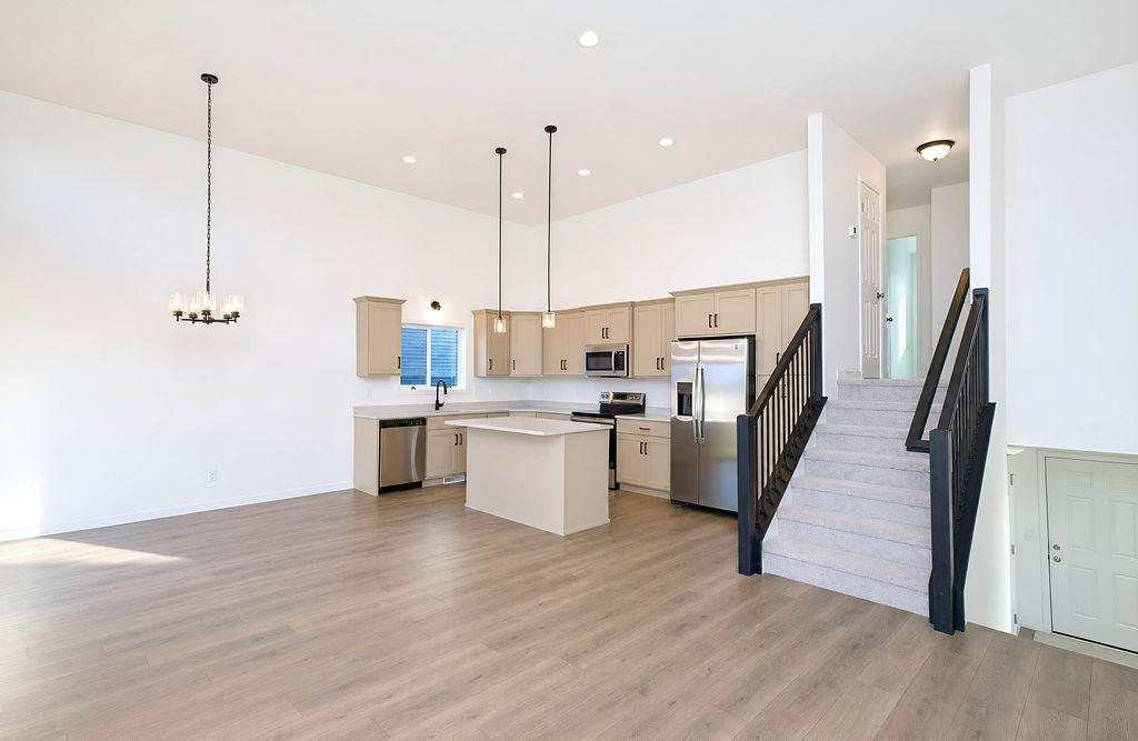 2025 single family home for sale at 2516 38th Avenue S in Moorhead, MN — 3 bed, 2 bath (photo 4 of 33)