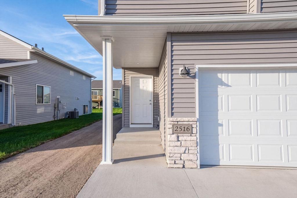 2025 single family home for sale at 2516 38th Avenue S in Moorhead, MN — 3 bed, 2 bath (photo 32 of 33)