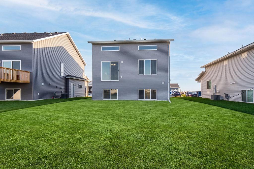 2025 single family home for sale at 2516 38th Avenue S in Moorhead, MN — 3 bed, 2 bath (photo 33 of 33)