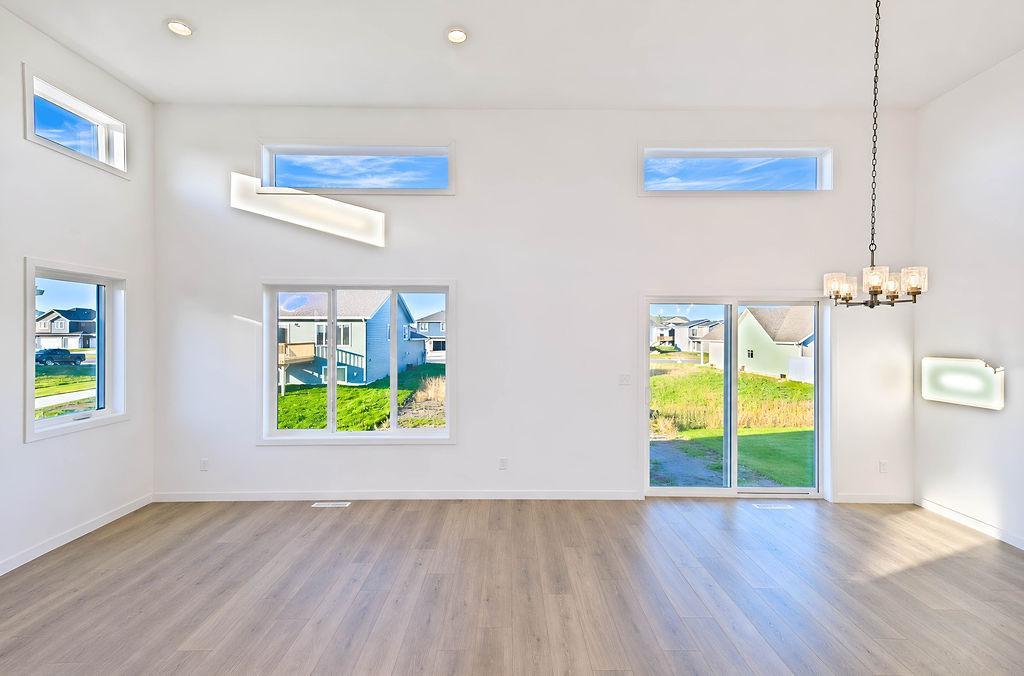 2025 single family home for sale at 2516 38th Avenue S in Moorhead, MN — 3 bed, 2 bath (photo 6 of 33)
