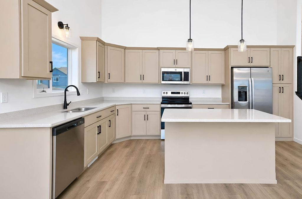 2025 single family home for sale at 2516 38th Avenue S in Moorhead, MN — 3 bed, 2 bath (photo 8 of 33)