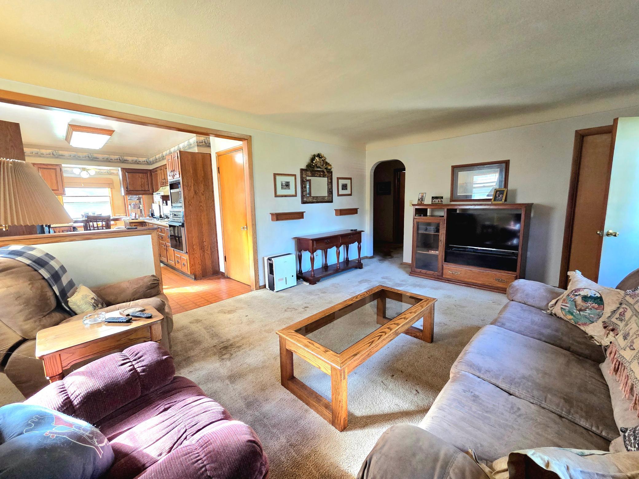1957 single family home for sale at 1323 12th Avenue N in Moorhead, MN — 3 bed, 1 bath (photo 12 of 22)
