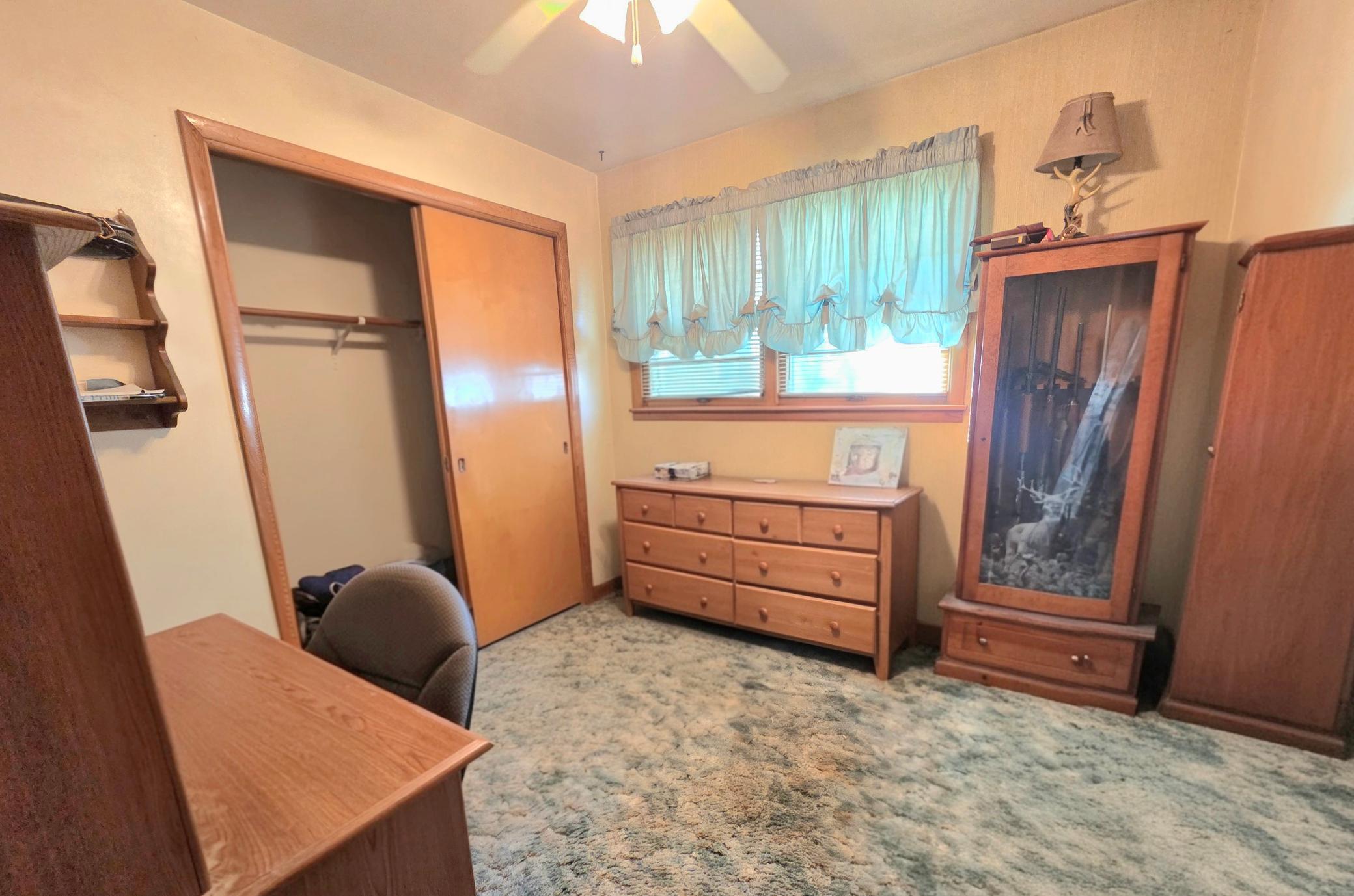 1957 single family home for sale at 1323 12th Avenue N in Moorhead, MN — 3 bed, 1 bath (photo 17 of 22)