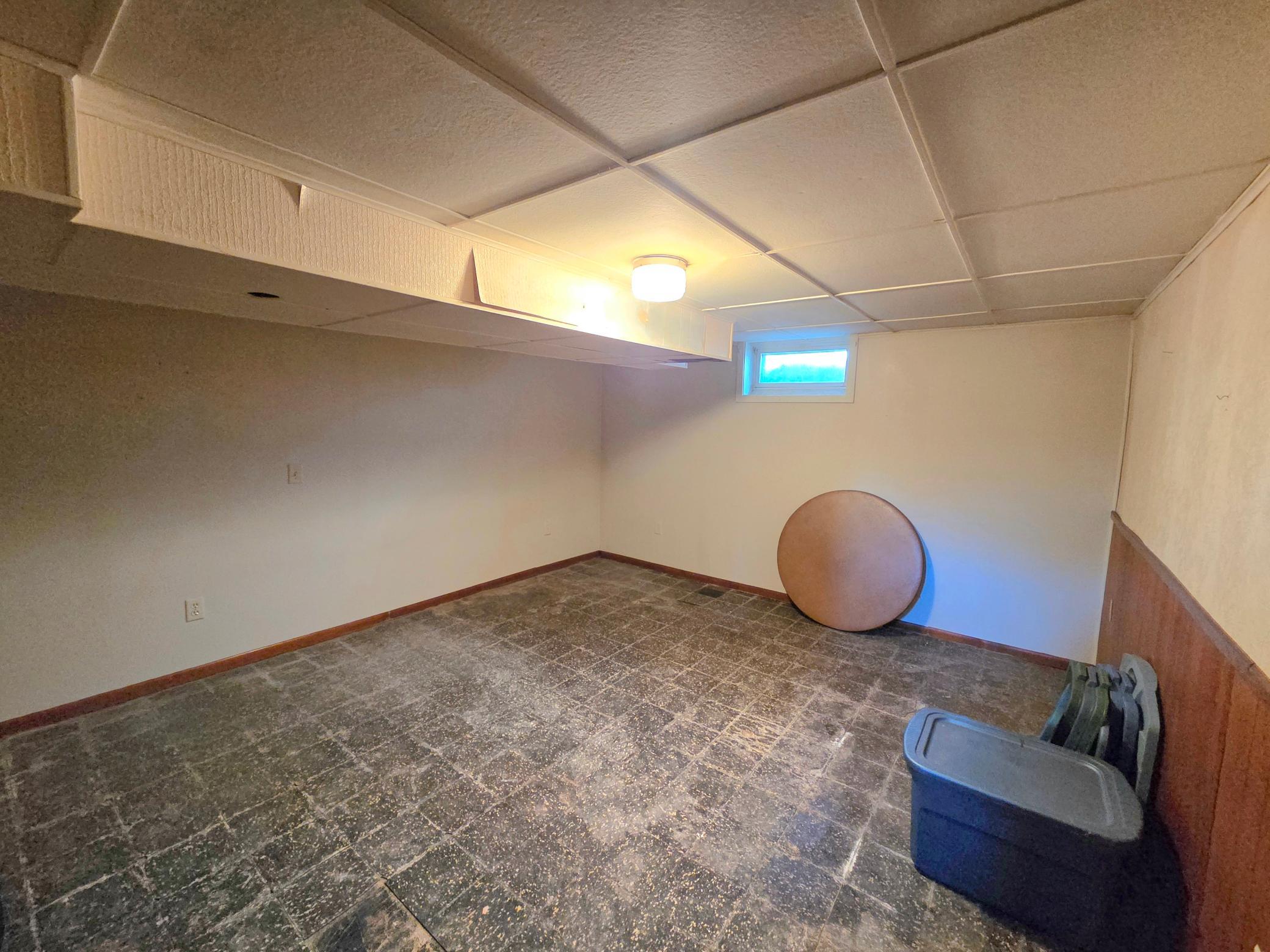1957 single family home for sale at 1323 12th Avenue N in Moorhead, MN — 3 bed, 1 bath (photo 19 of 22)