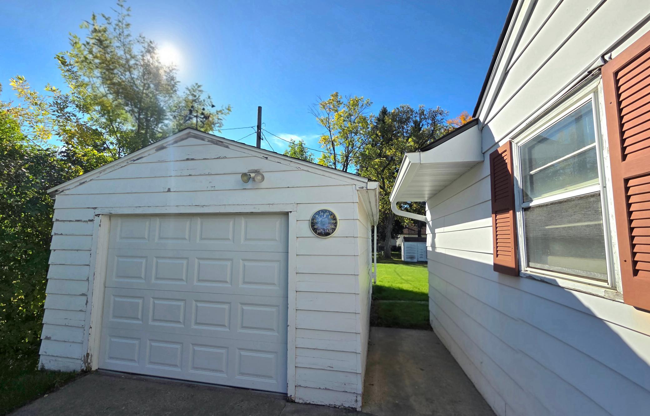 1957 single family home for sale at 1323 12th Avenue N in Moorhead, MN — 3 bed, 1 bath (photo 3 of 22)
