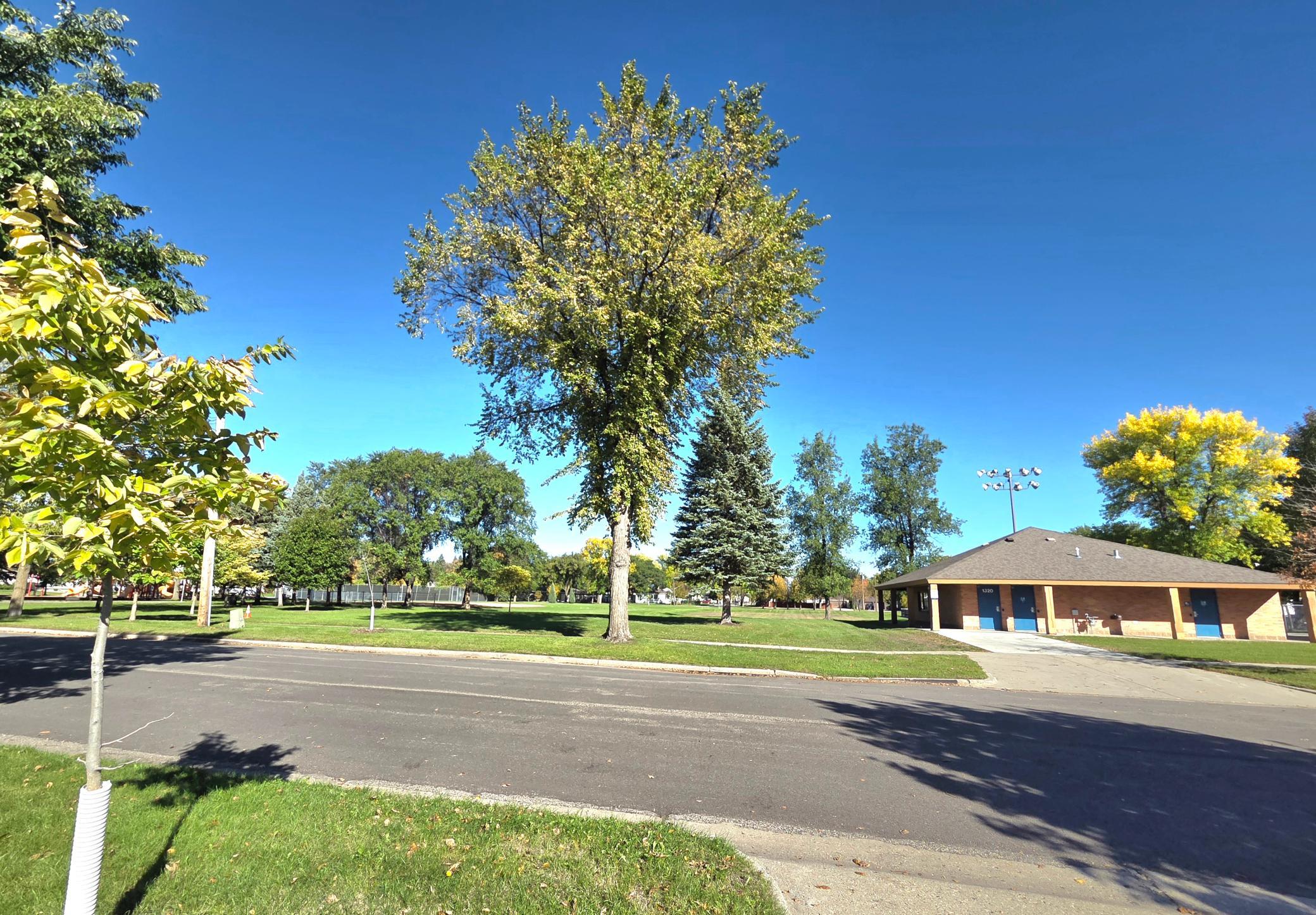 1957 single family home for sale at 1323 12th Avenue N in Moorhead, MN — 3 bed, 1 bath (photo 22 of 22)