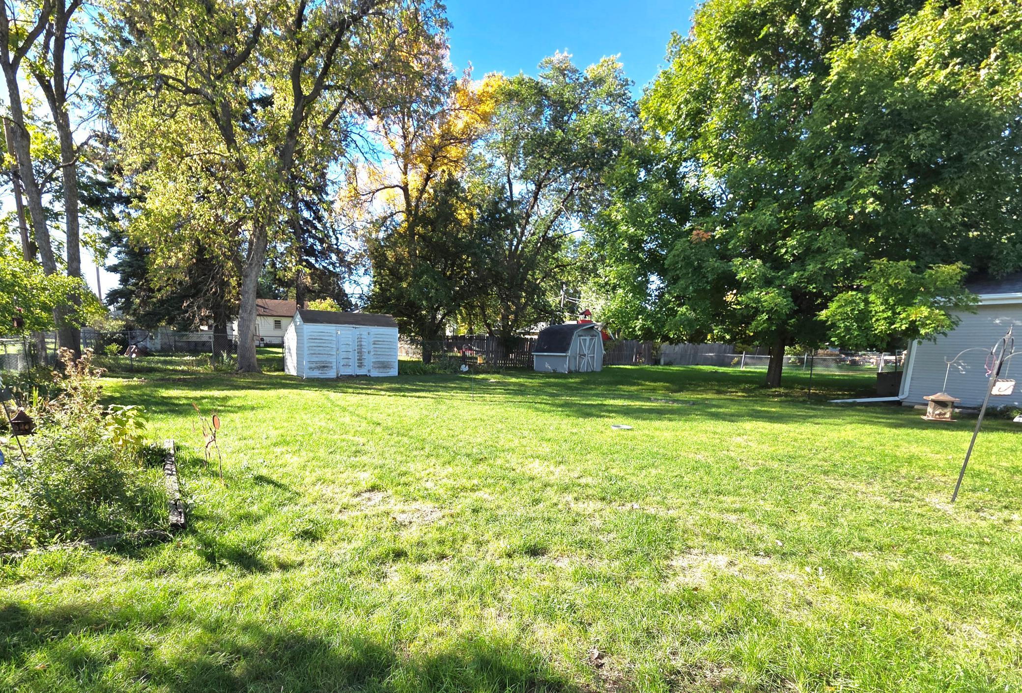 1957 single family home for sale at 1323 12th Avenue N in Moorhead, MN — 3 bed, 1 bath (photo 4 of 22)