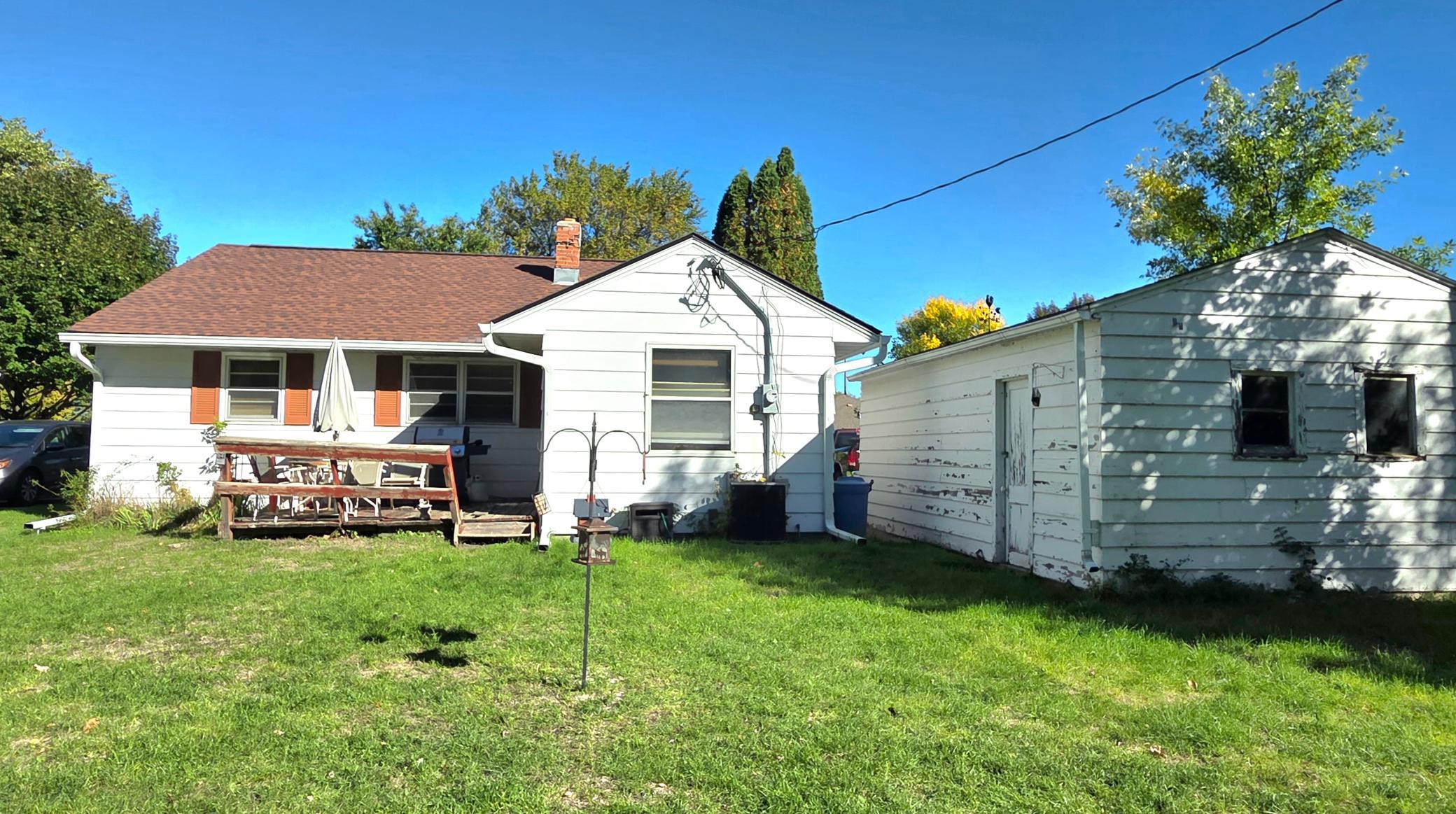 1957 single family home for sale at 1323 12th Avenue N in Moorhead, MN — 3 bed, 1 bath (photo 5 of 22)