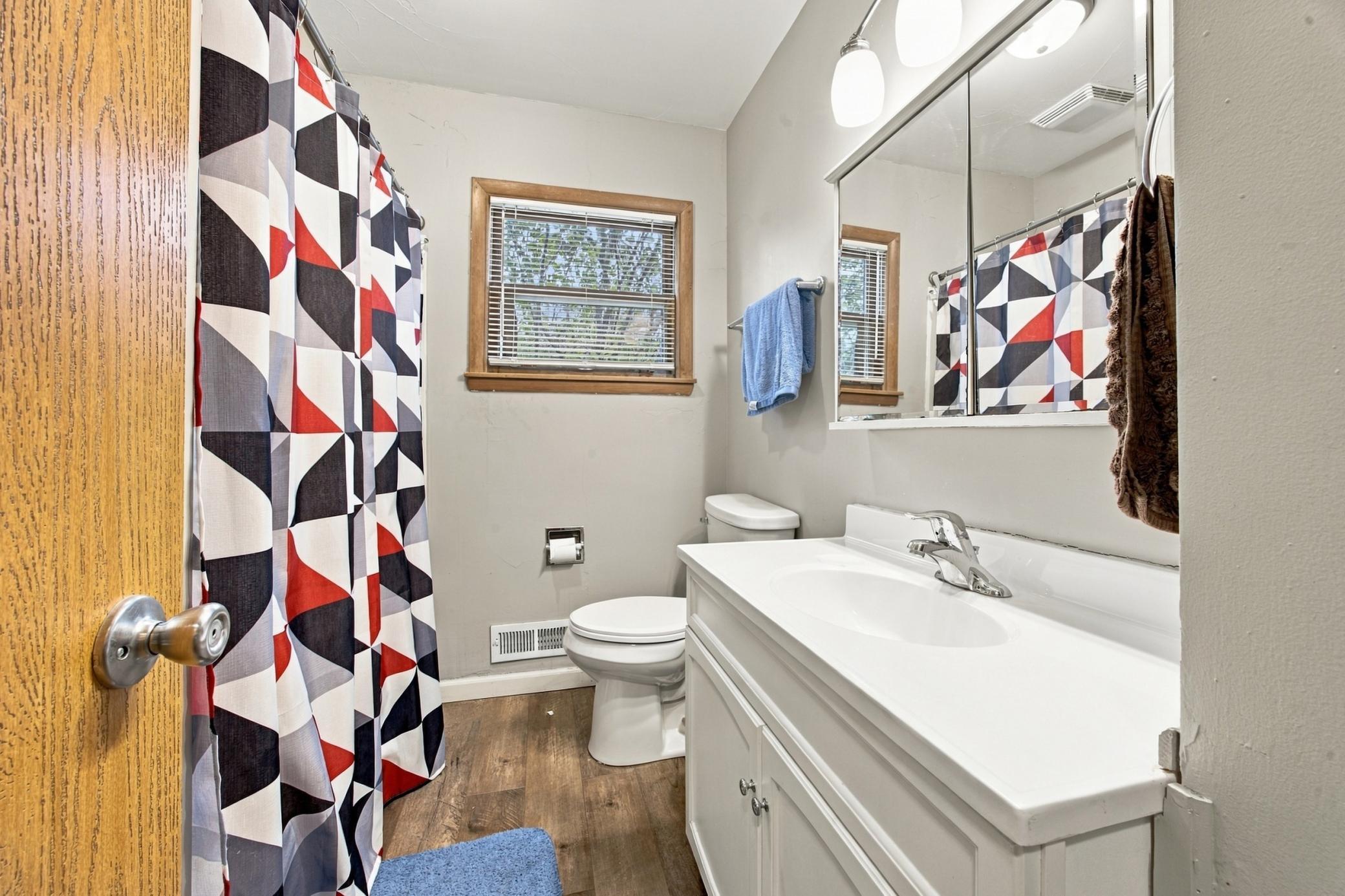 1956 single family home for sale at 1509 9th Avenue S in Moorhead, MN — 4 bed, 3 bath (photo 16 of 33)
