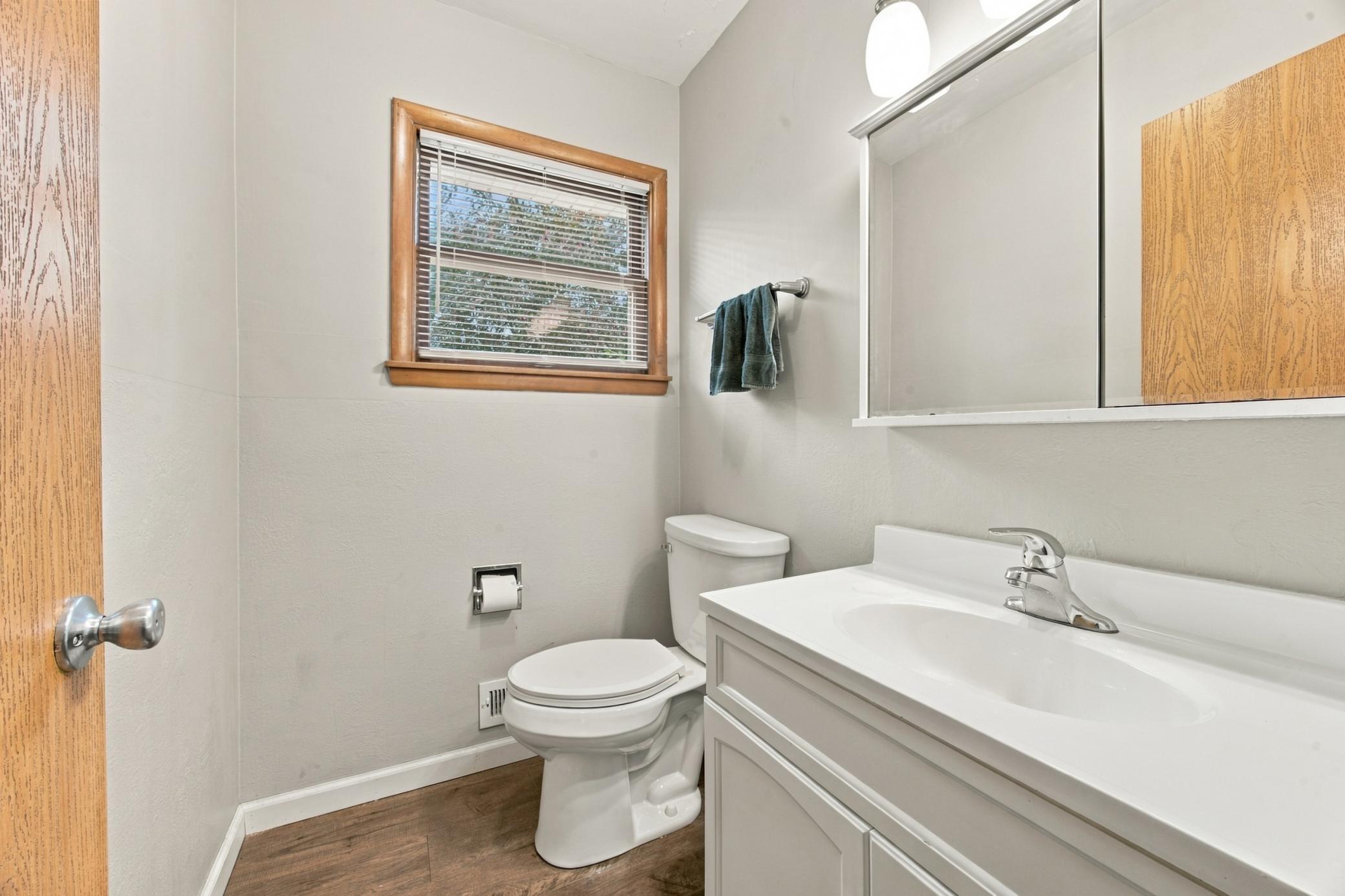 1956 single family home for sale at 1509 9th Avenue S in Moorhead, MN — 4 bed, 3 bath (photo 17 of 33)