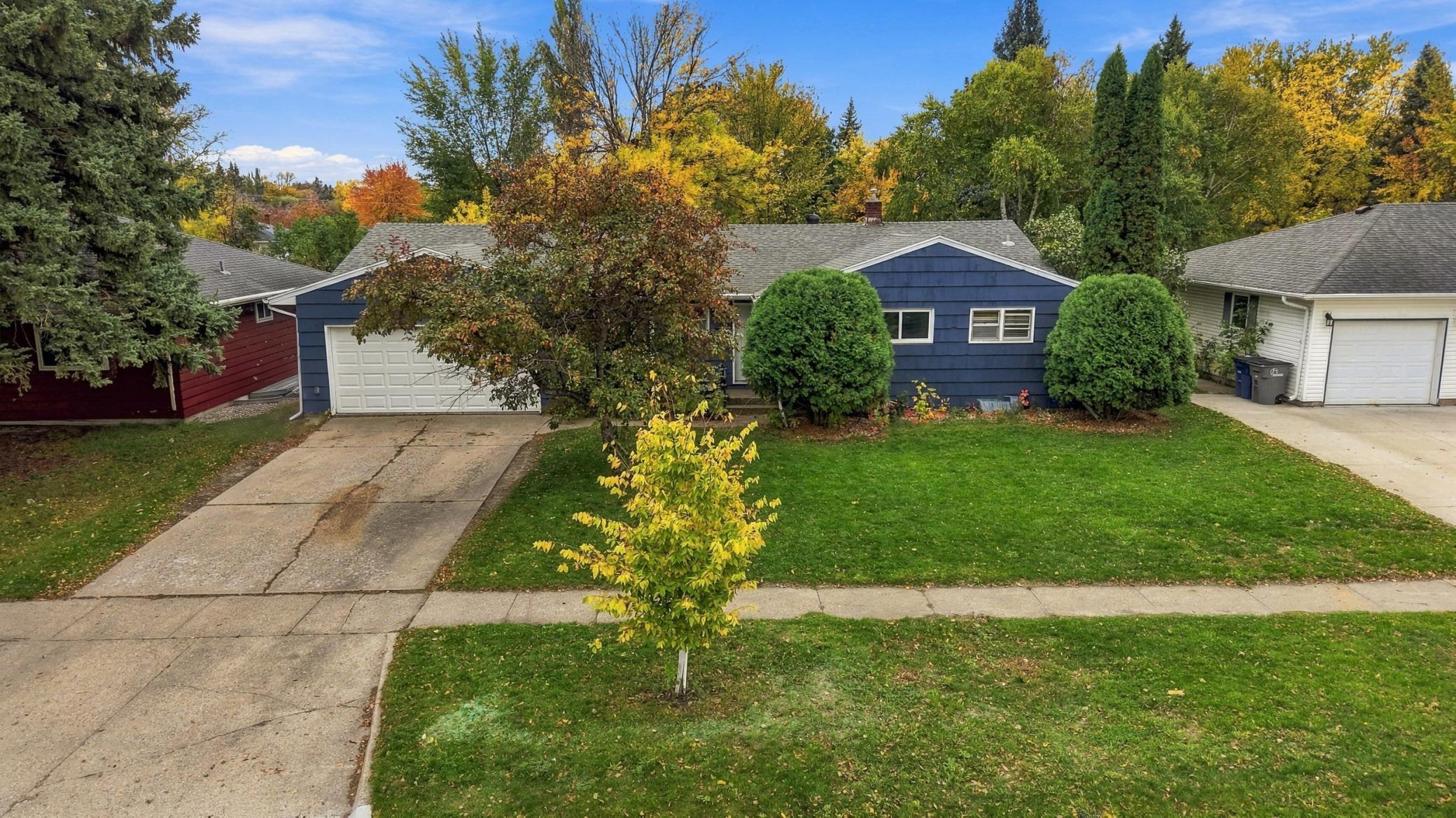 1956 single family home for sale at 1509 9th Avenue S in Moorhead, MN — 4 bed, 3 bath (photo 3 of 33)