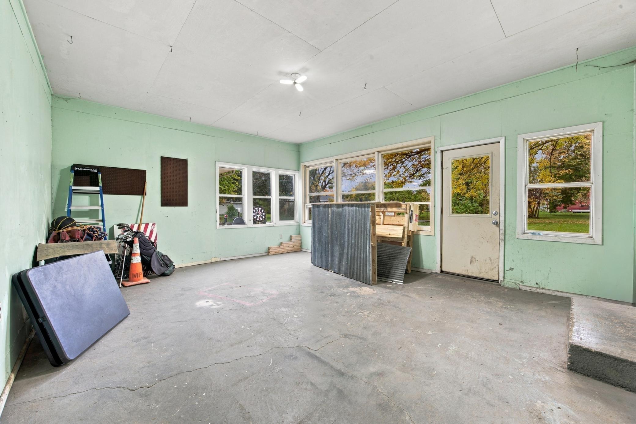 1956 single family home for sale at 1509 9th Avenue S in Moorhead, MN — 4 bed, 3 bath (photo 26 of 33)