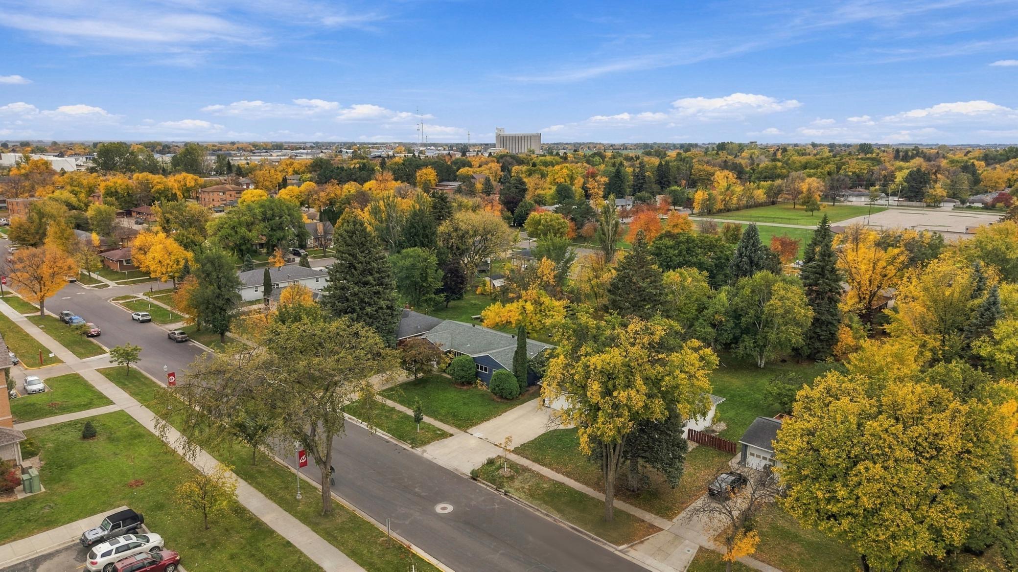 1956 single family home for sale at 1509 9th Avenue S in Moorhead, MN — 4 bed, 3 bath (photo 30 of 33)