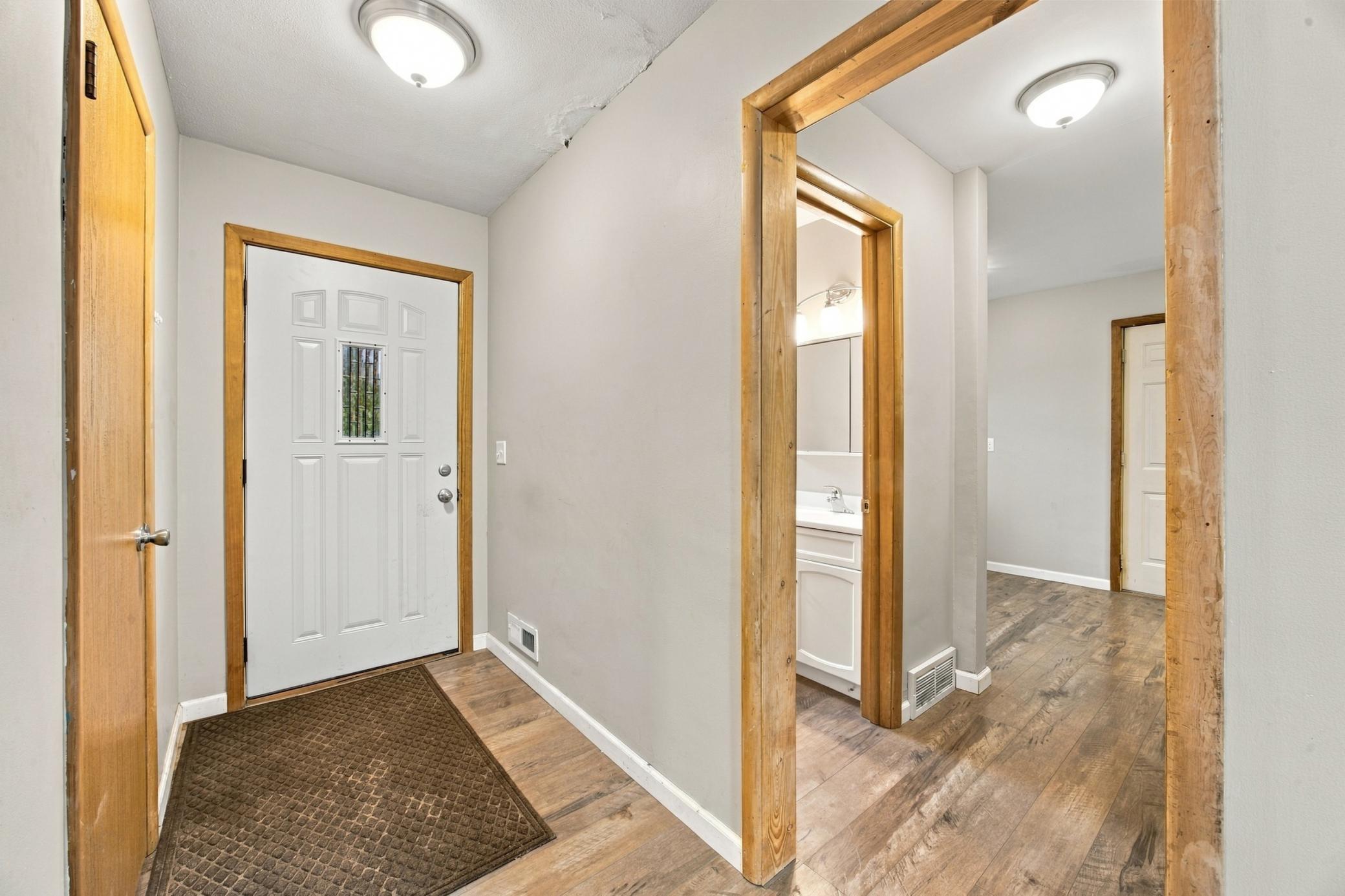 1956 single family home for sale at 1509 9th Avenue S in Moorhead, MN — 4 bed, 3 bath (photo 4 of 33)