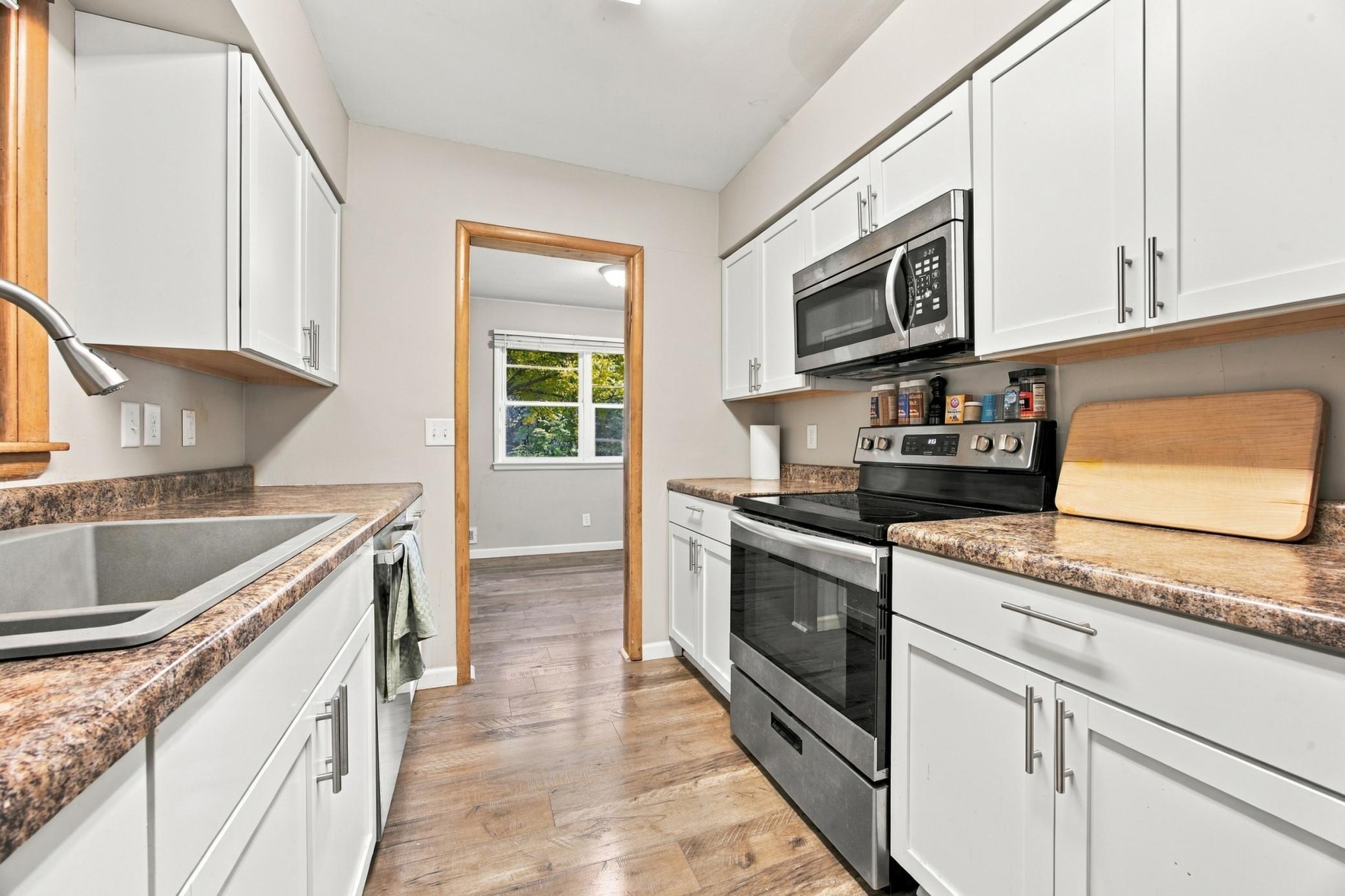 1956 single family home for sale at 1509 9th Avenue S in Moorhead, MN — 4 bed, 3 bath (photo 7 of 33)