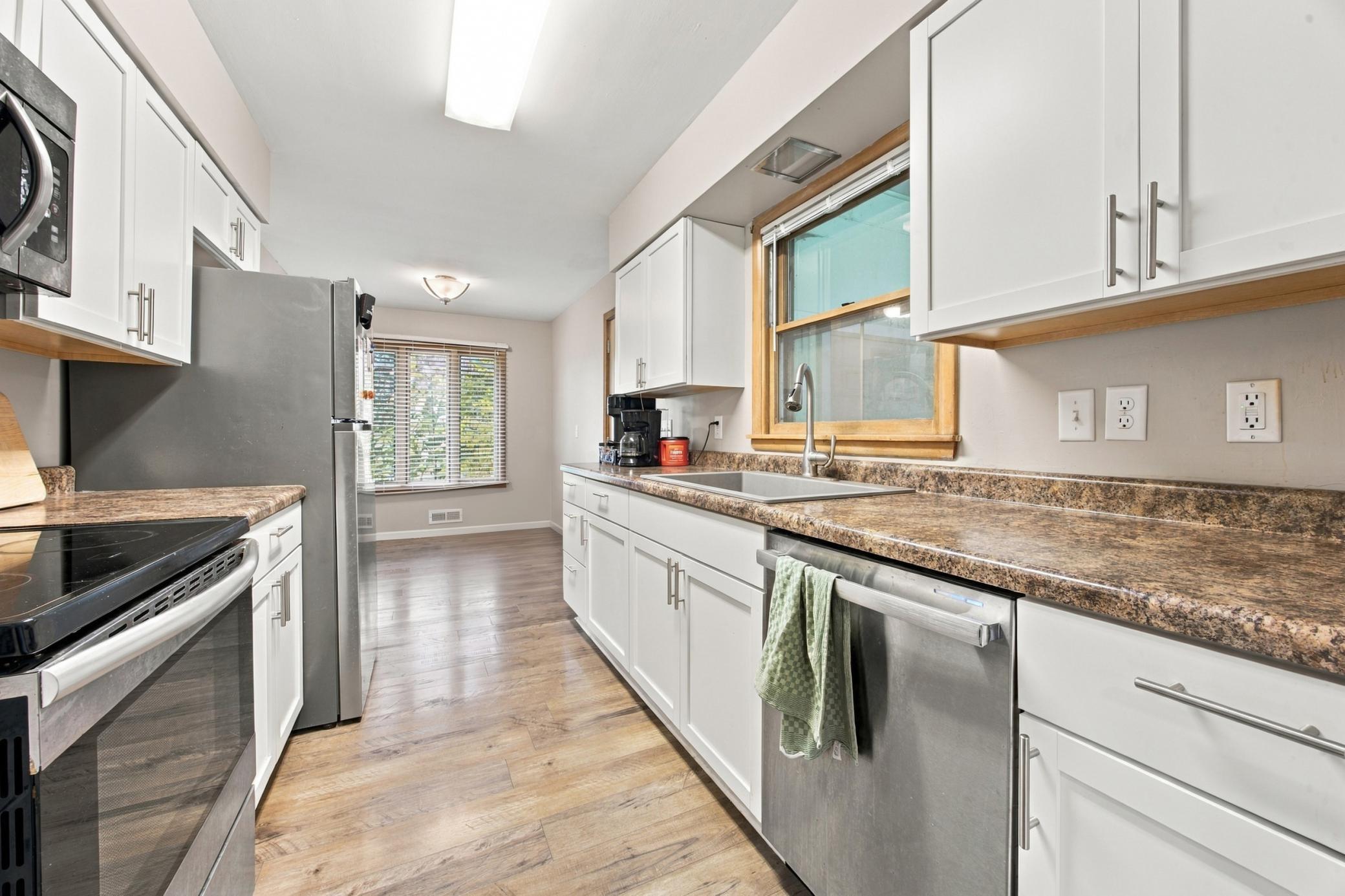 1956 single family home for sale at 1509 9th Avenue S in Moorhead, MN — 4 bed, 3 bath (photo 8 of 33)