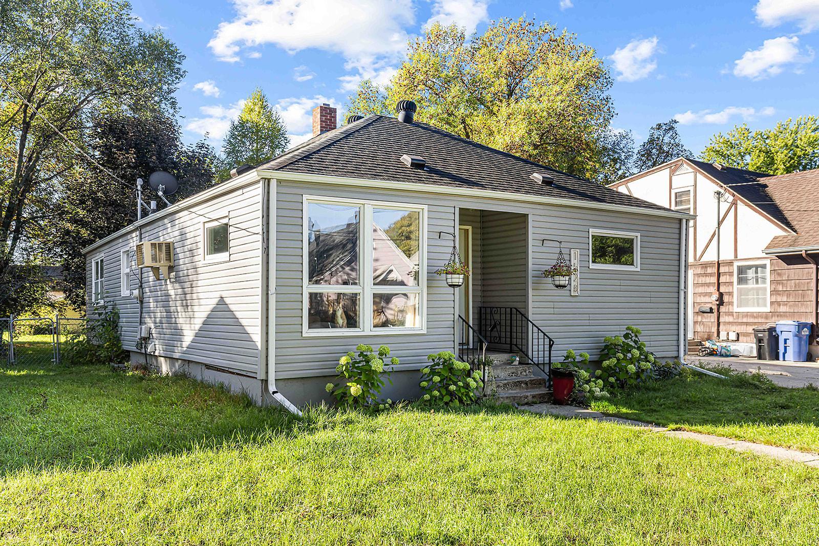 single family home for sale at 1528 8th Avenue S in Fargo, ND — 2 bed, 1 bath