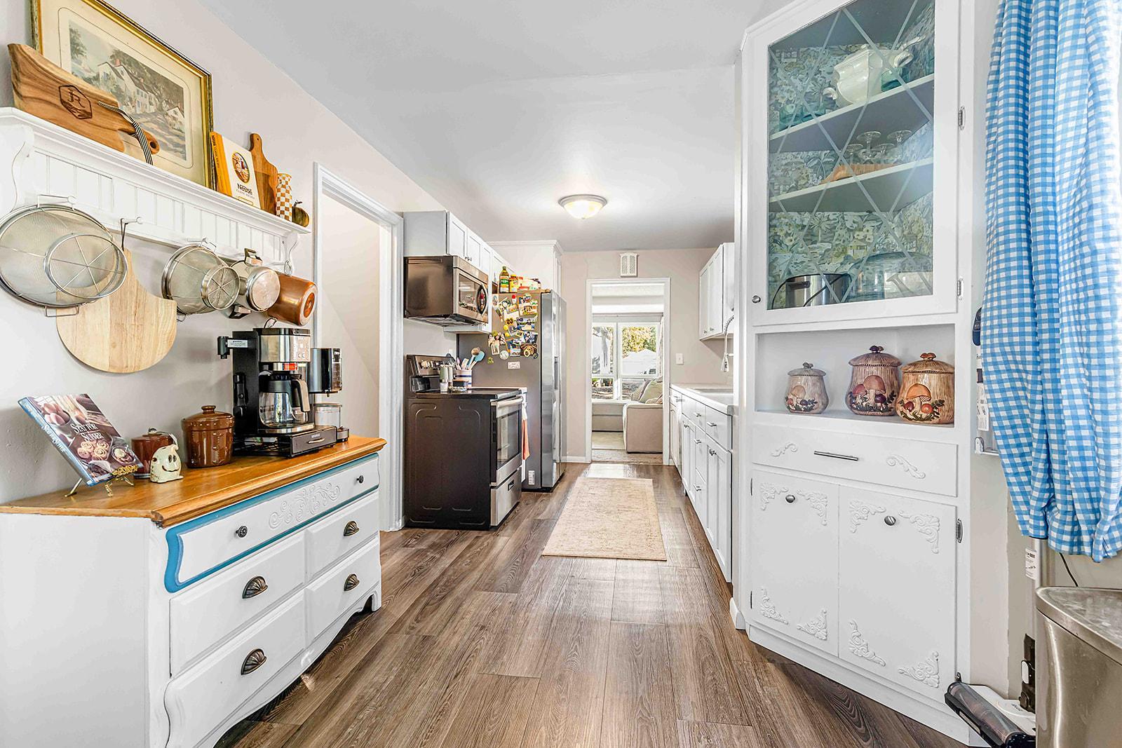 1946 single family home for sale at 1528 8th Avenue S in Fargo, ND — 2 bed, 1 bath (photo 11 of 37)