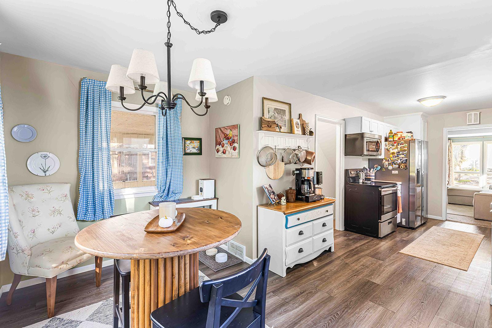 1946 single family home for sale at 1528 8th Avenue S in Fargo, ND — 2 bed, 1 bath (photo 14 of 37)
