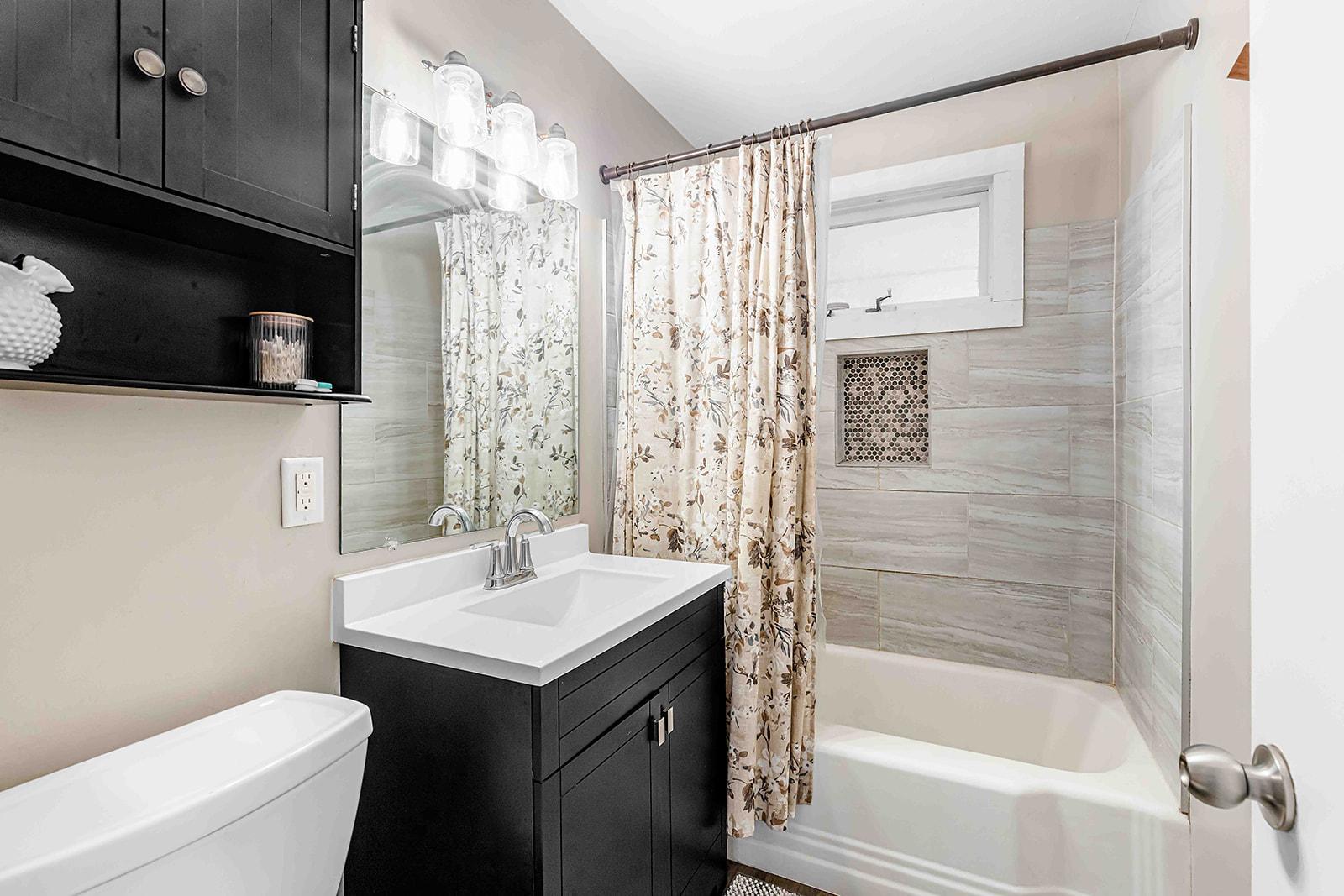 1946 single family home for sale at 1528 8th Avenue S in Fargo, ND — 2 bed, 1 bath (photo 19 of 37)