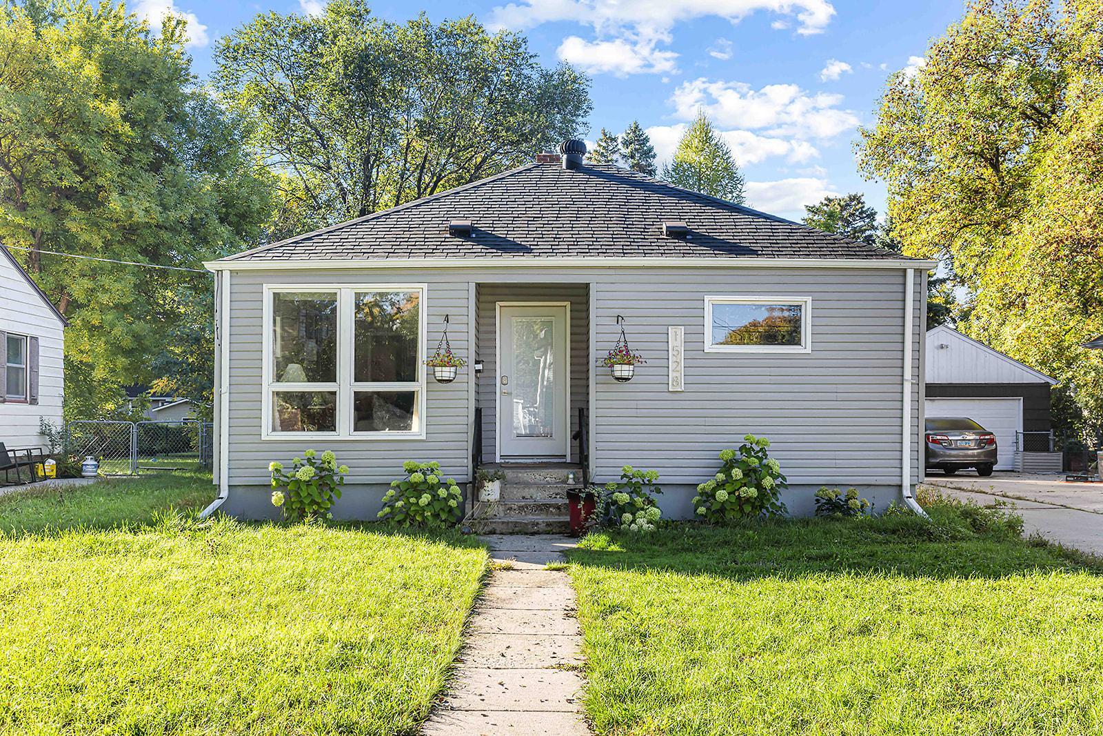1946 single family home for sale at 1528 8th Avenue S in Fargo, ND — 2 bed, 1 bath (photo 29 of 37)