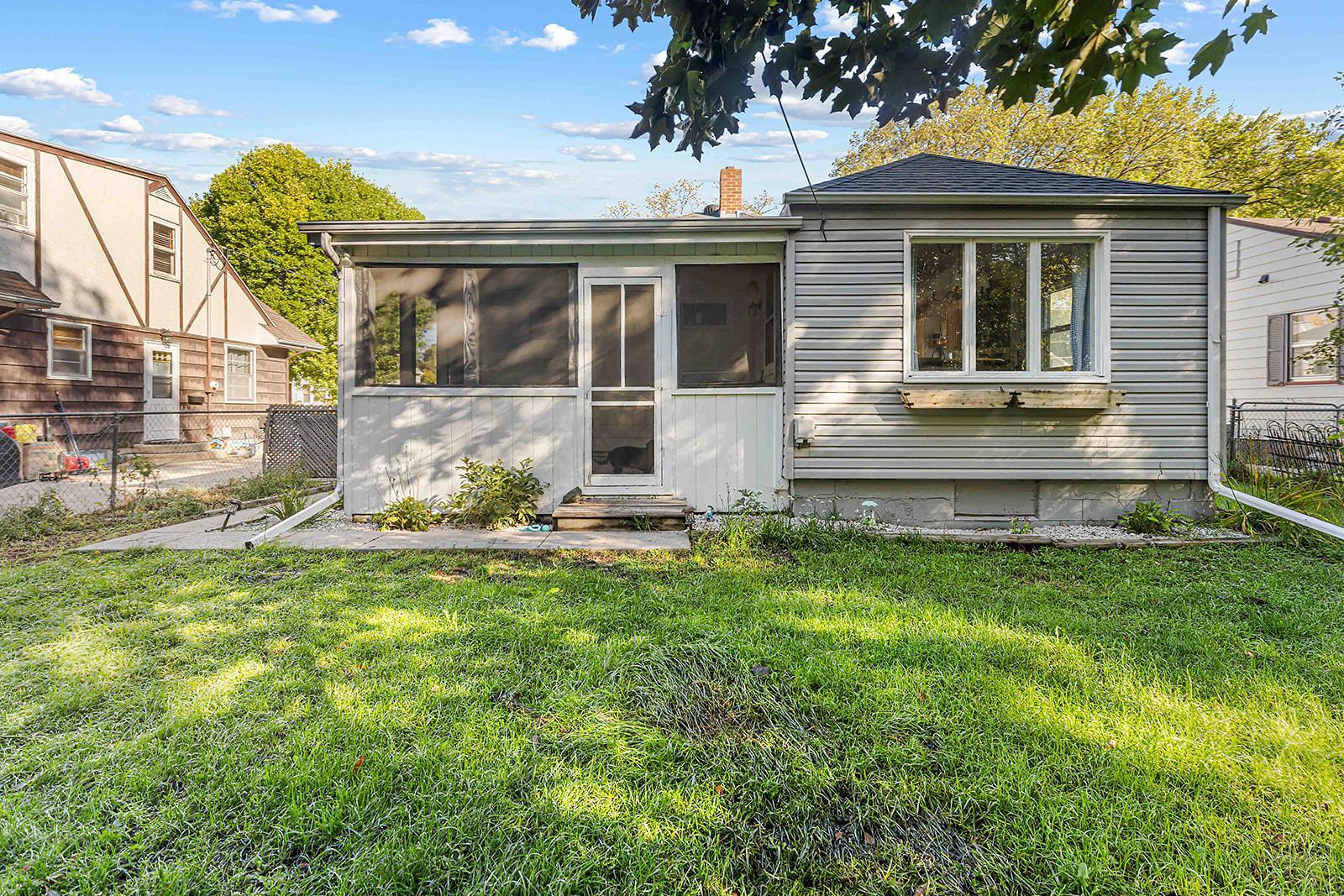 1946 single family home for sale at 1528 8th Avenue S in Fargo, ND — 2 bed, 1 bath (photo 30 of 37)