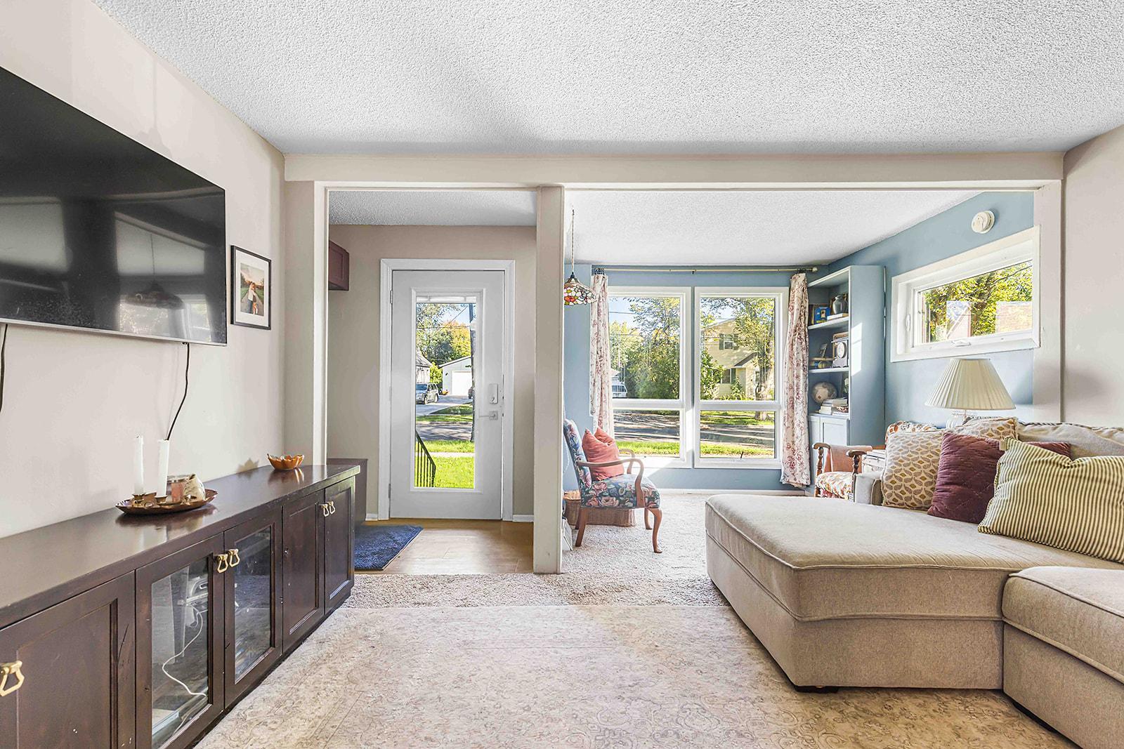1946 single family home for sale at 1528 8th Avenue S in Fargo, ND — 2 bed, 1 bath (photo 6 of 37)