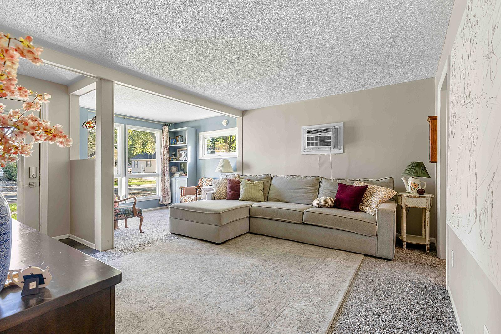 1946 single family home for sale at 1528 8th Avenue S in Fargo, ND — 2 bed, 1 bath (photo 7 of 37)