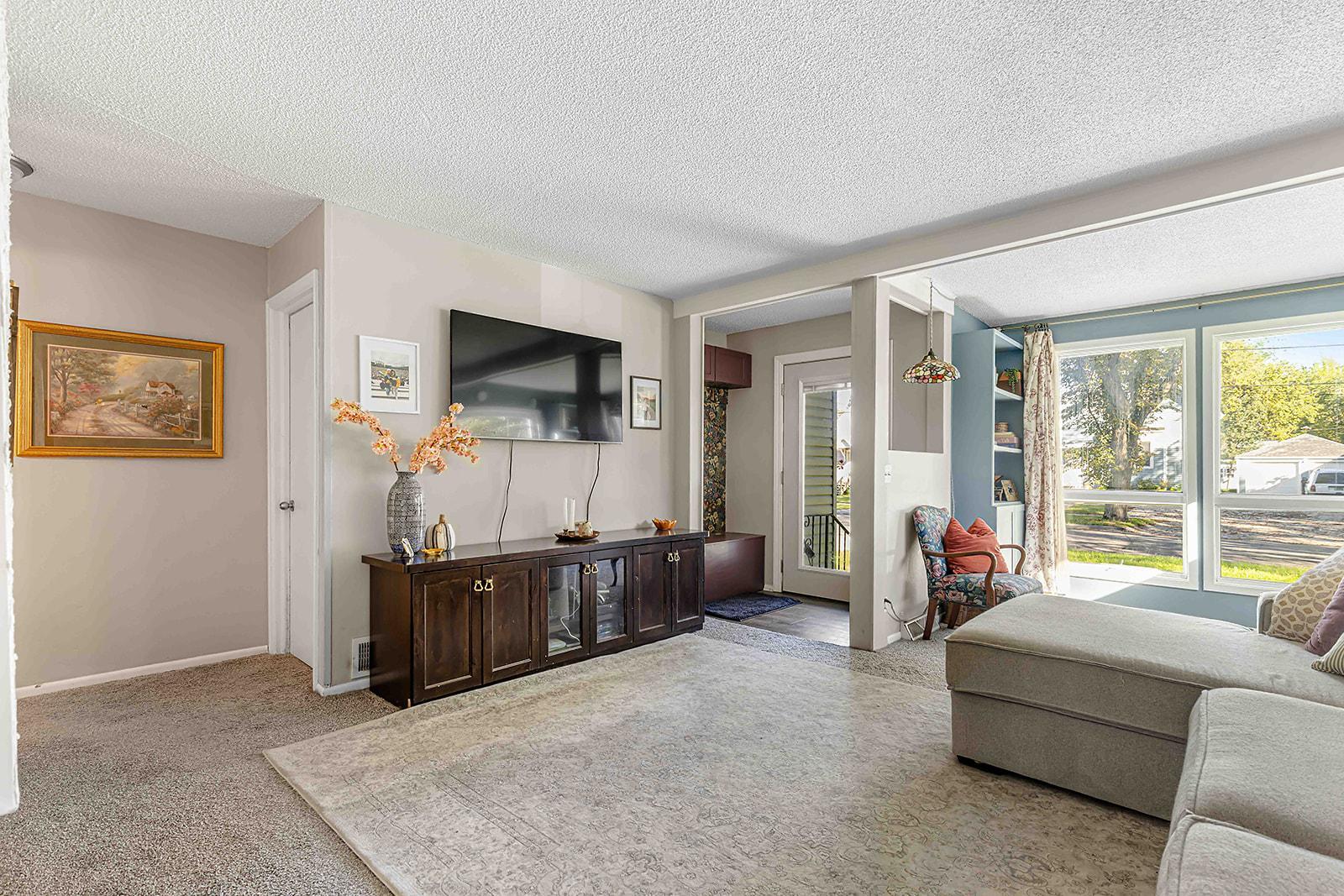 1946 single family home for sale at 1528 8th Avenue S in Fargo, ND — 2 bed, 1 bath (photo 8 of 37)