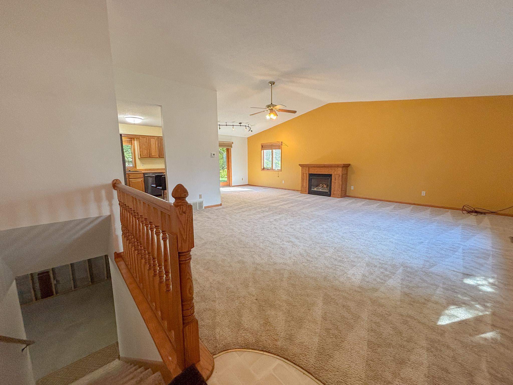 1995 single family home for sale at 1727 S Court Street in Fergus Falls, MN — 3 bed, 2 bath (photo 2 of 64)